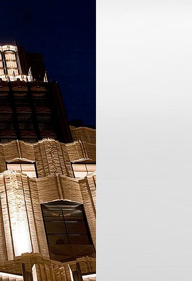 Sunhee Lim von Kugler Ning und die Fassadenbeleuchtung des Walker Tower mit ERCO Lichtwerkzeugen.