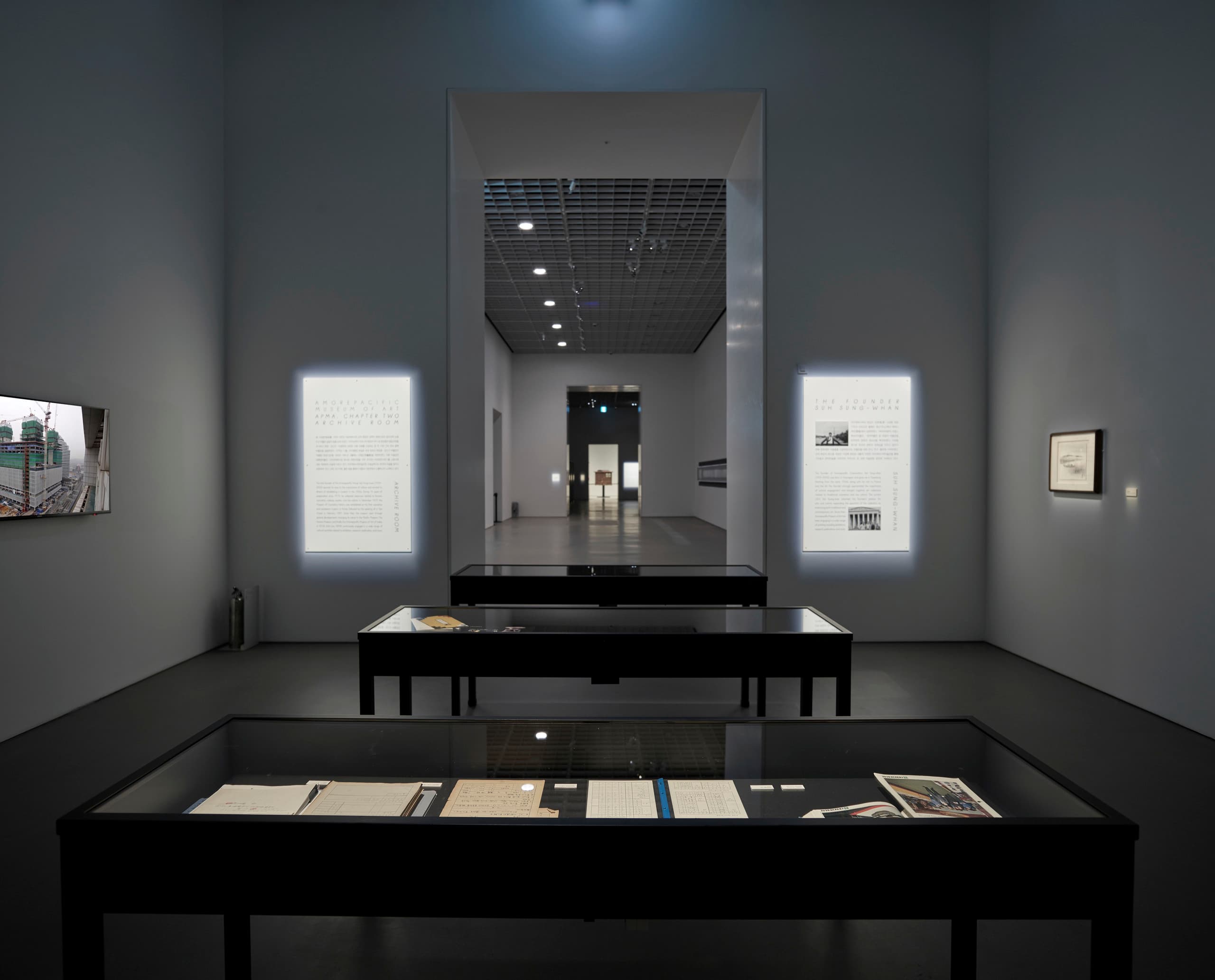 ERCO Pollux Konturstrahler beleuchten Kunst in Seoul's Amorepacific Museum.