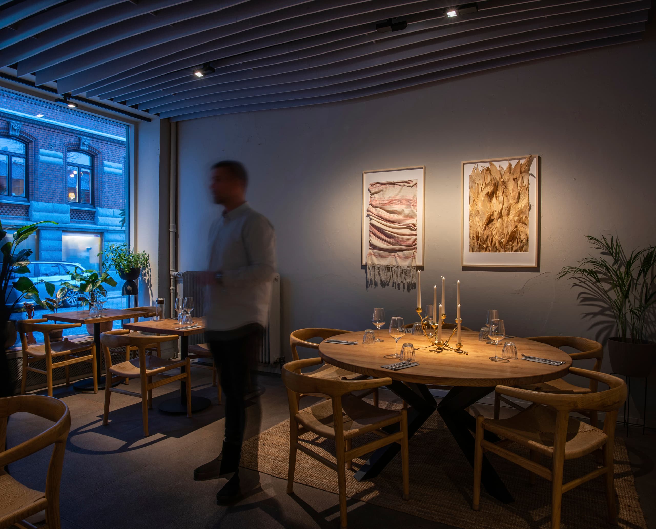 Restaurant Tizne in Göteborg mit ERCO Opton Strahlern für warme Atmosphäre.