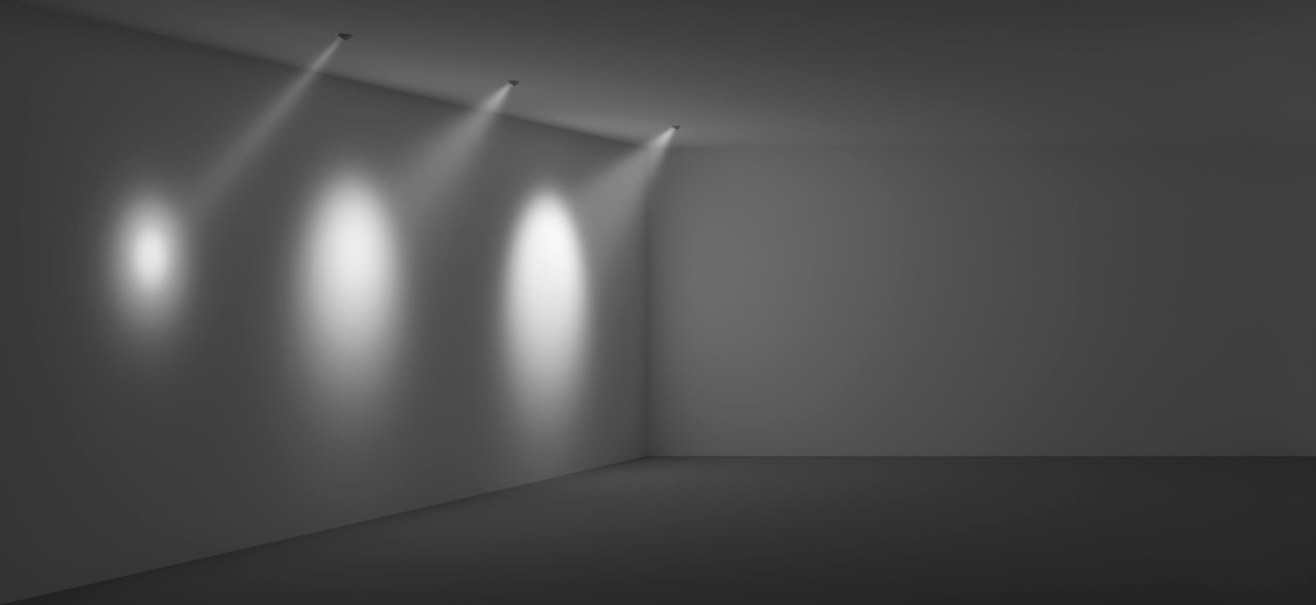 Akzentbeleuchtung mit Strahlern, die Lichtkegel an eine Wand werfen zur Hervorhebung von Objekten.
