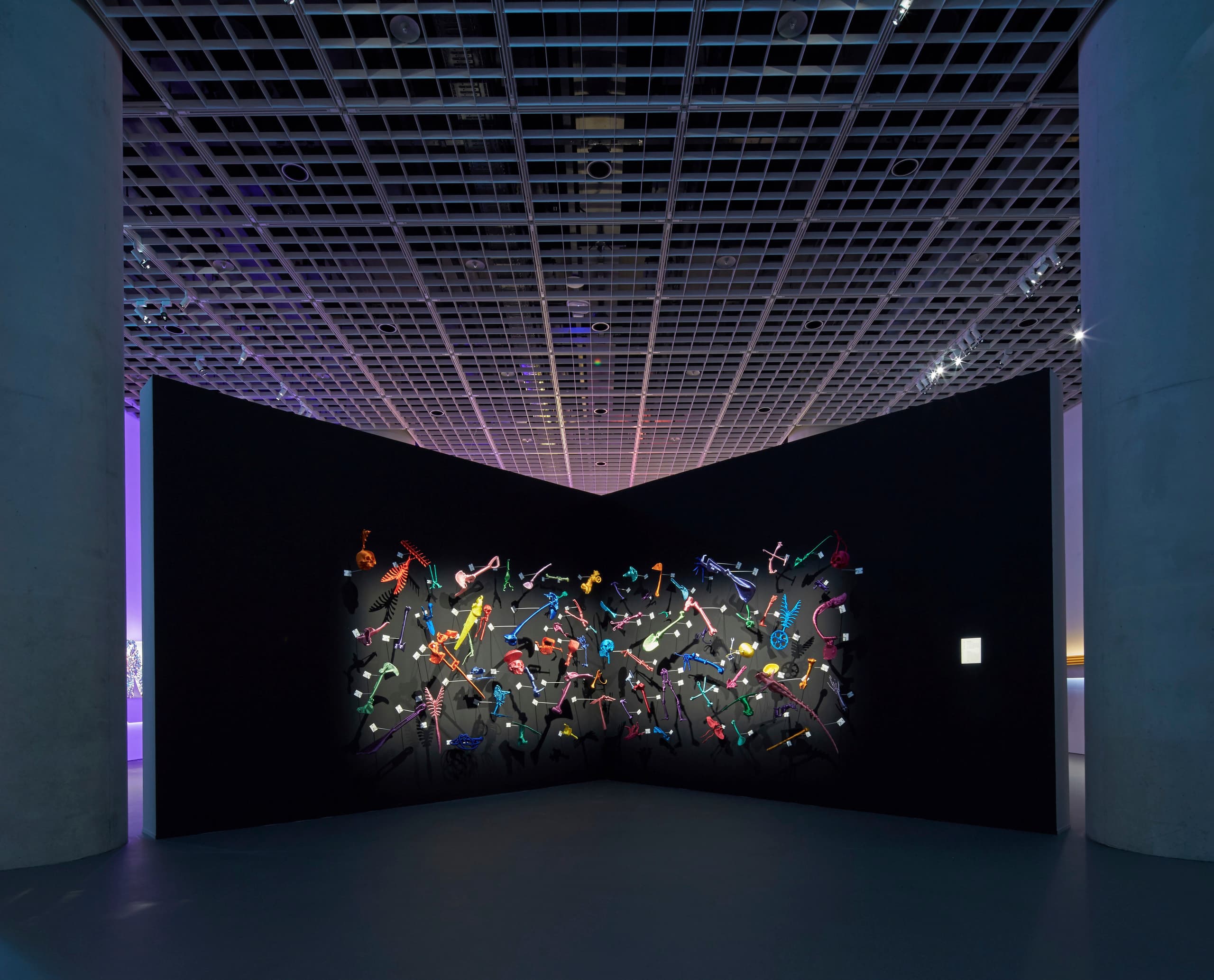 Kunstausstellung im Amorepacific Museum of Art, Seoul, beleuchtet mit ERCO Strahlern.