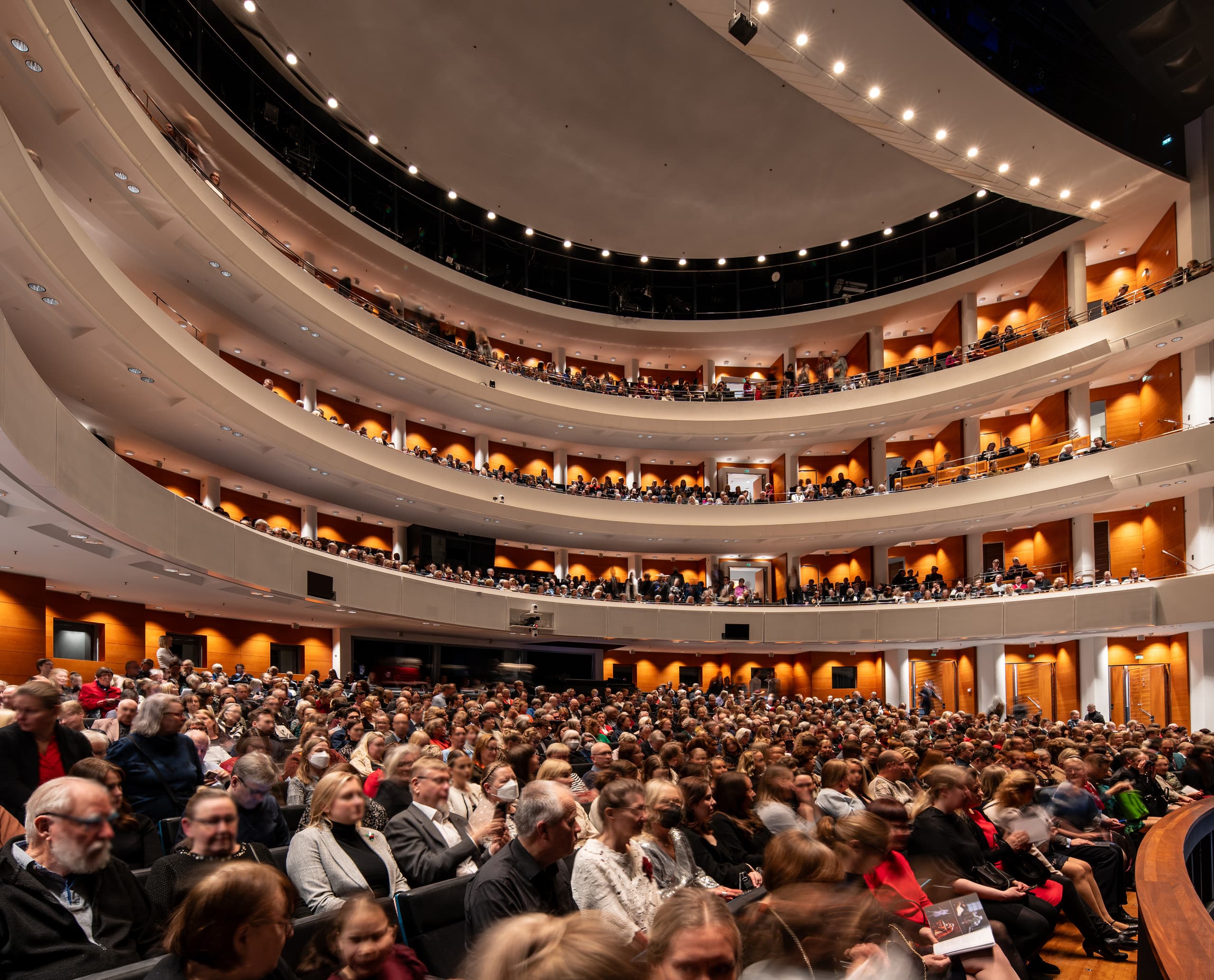 Finnische Nationaloper mit ERCO LED-Downlights für energieeffiziente Beleuchtung.