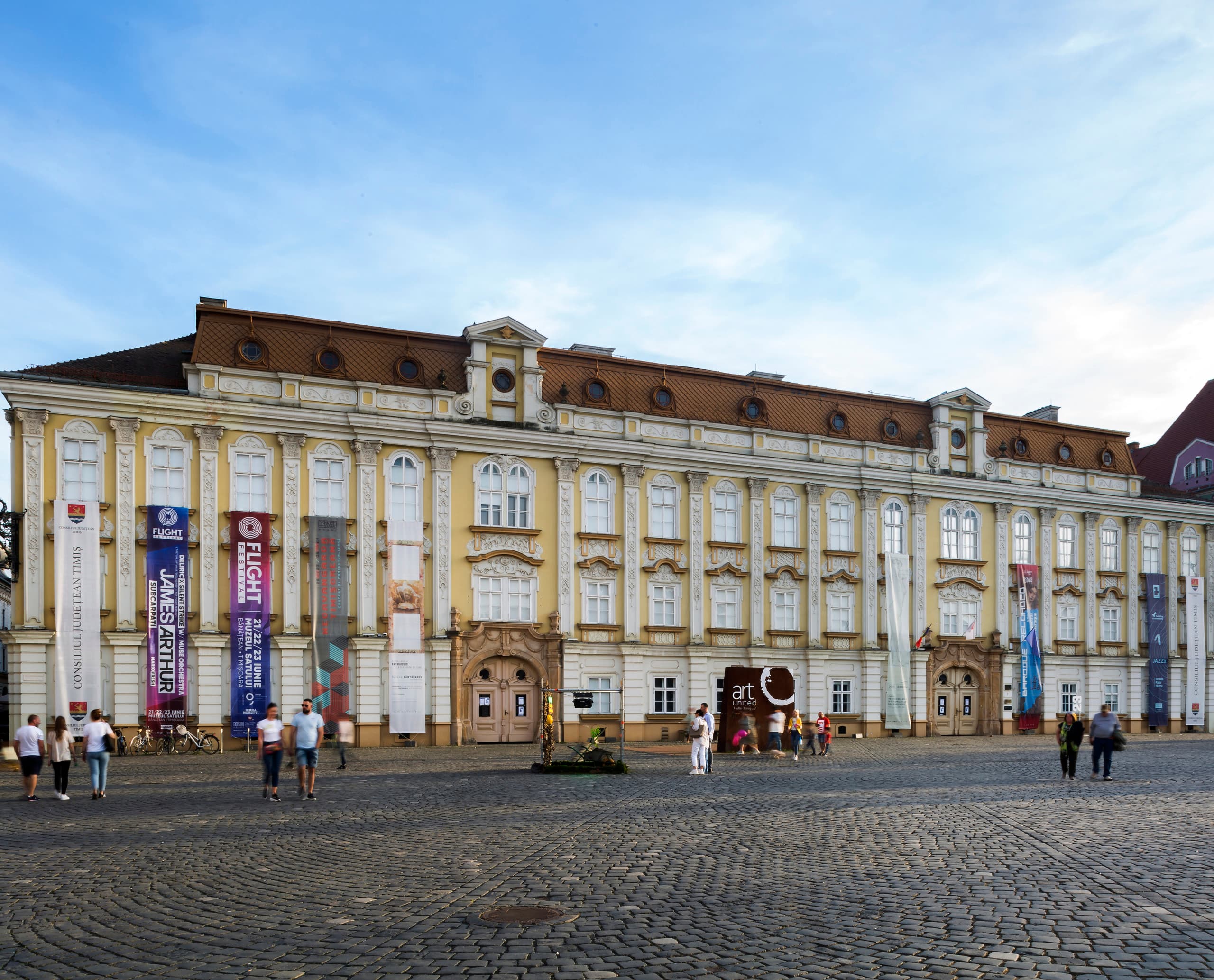 Timisoara Kunstmuseum im Barockpalast, Rumänien, beleuchtet mit ERCO LED-Strahlern.