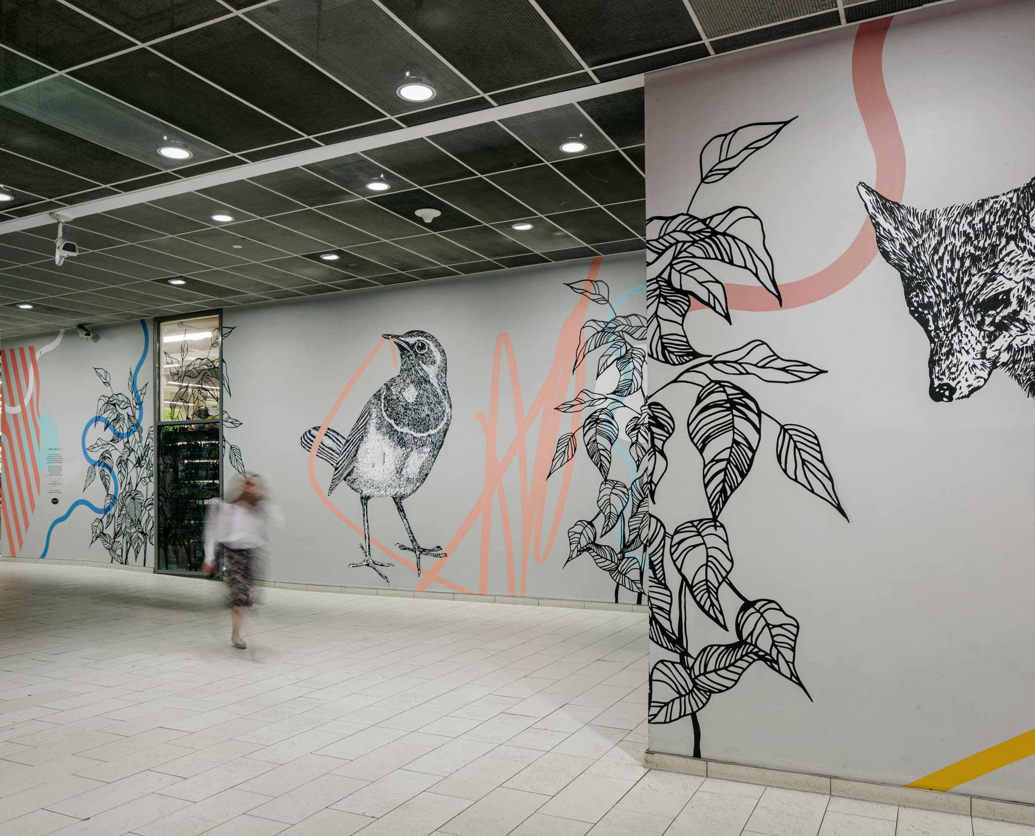 Iku Einbauleuchten in Wien Mitte / The Mall für homogene Allgemeinbeleuchtung mit Bluetooth Steuerung.