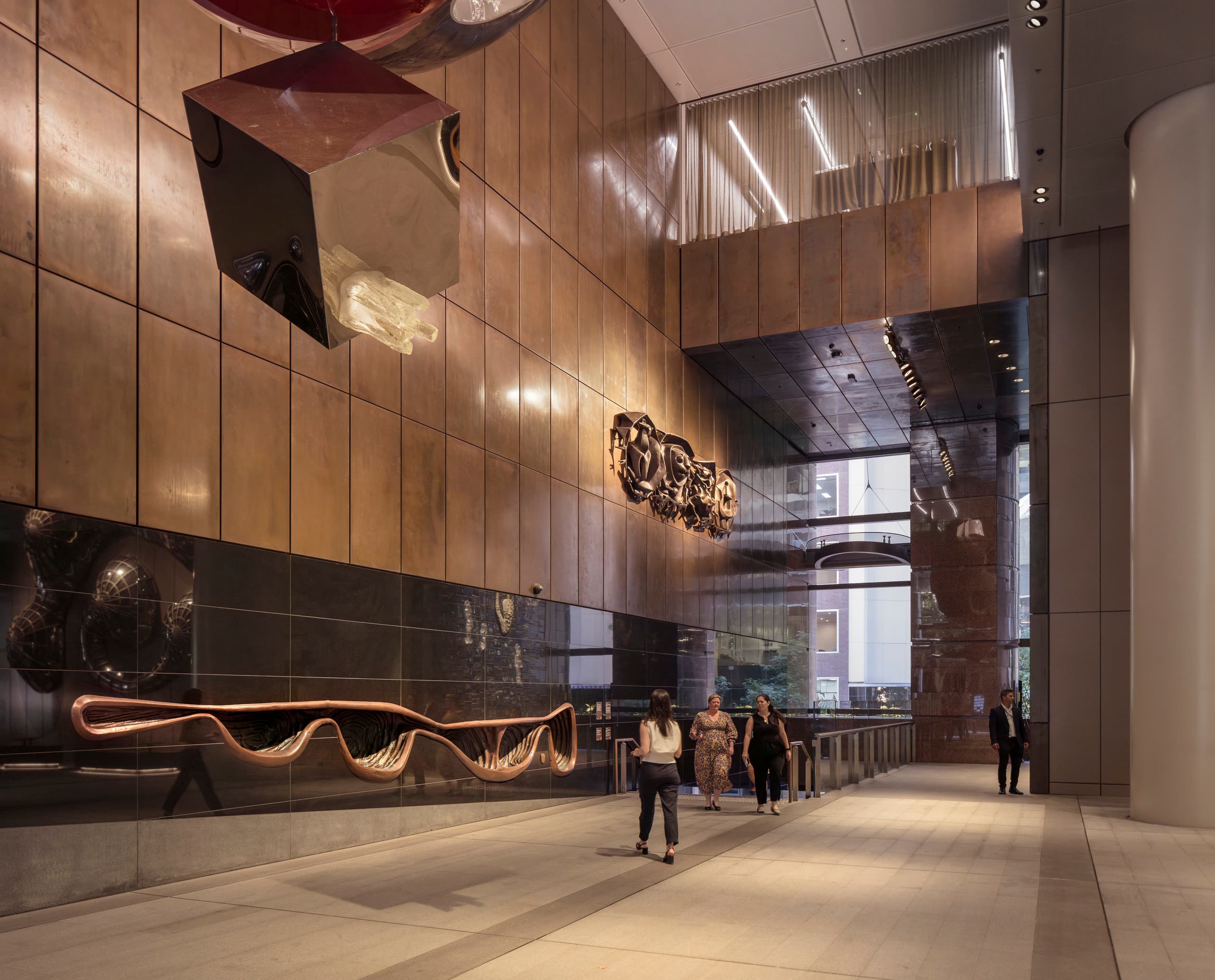Kunstinstallationen im U-Bahnhof Martin Place, Sydney, beleuchtet mit ERCO Strahlern.