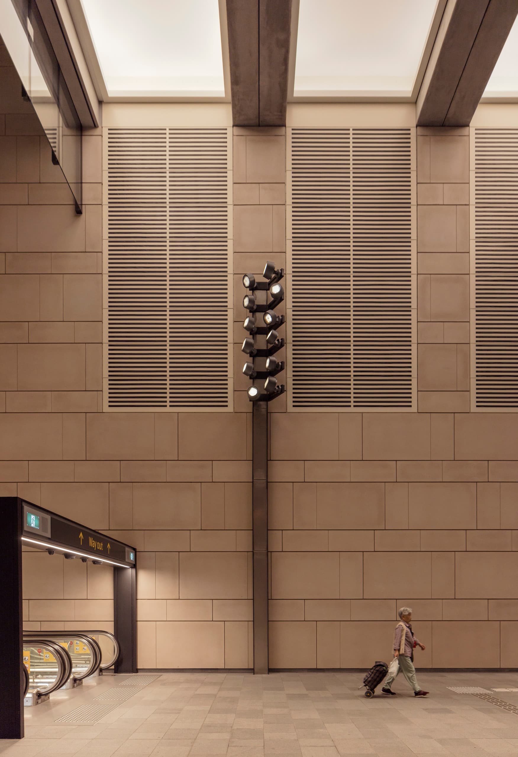 ERCO Kona Strahler beleuchten die Waterloo Metro Station in Sydney.