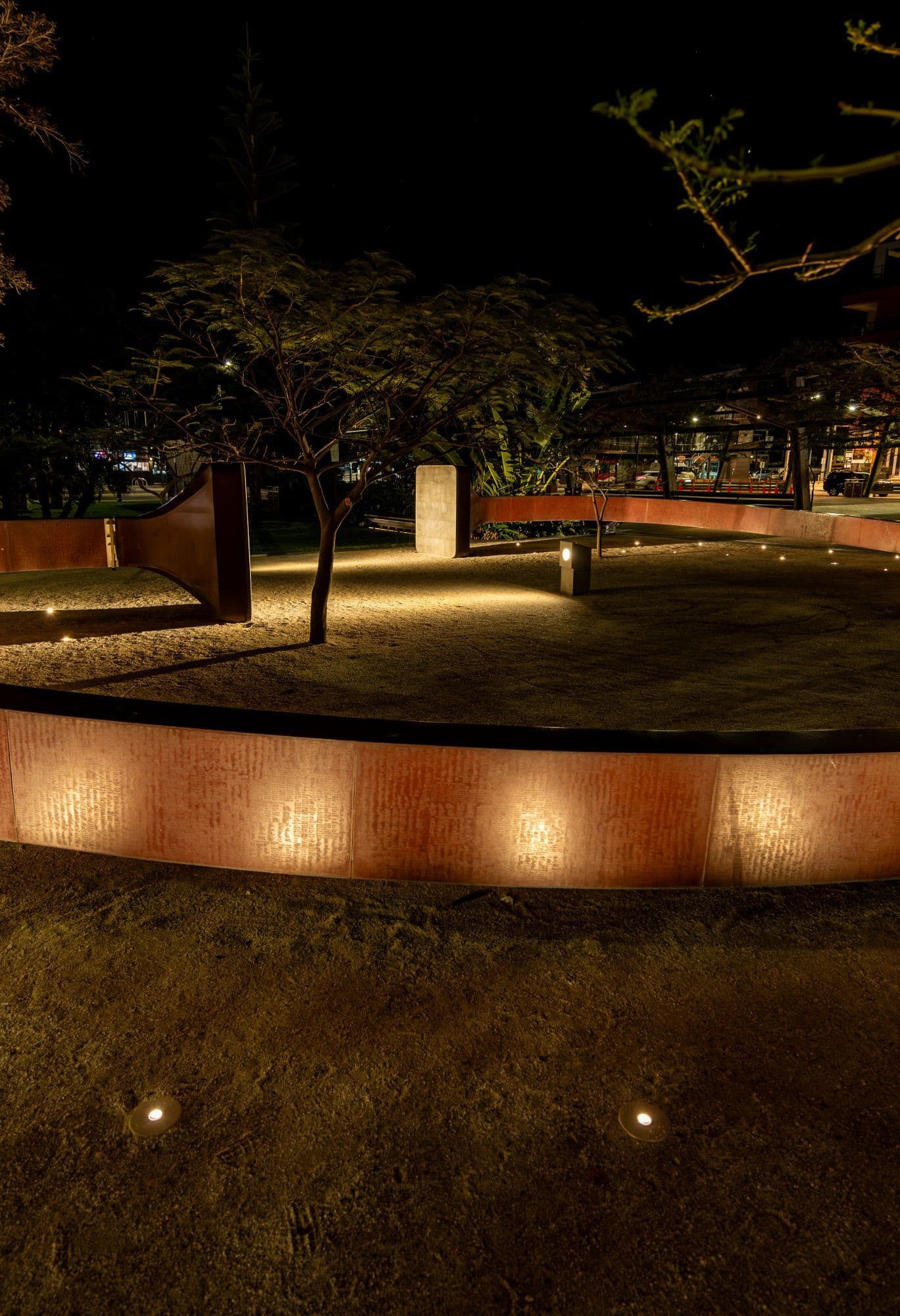 Beleuchteter Signature Ring in Elizabeth Quay mit ERCO Tesis Bodeneinbauleuchten.