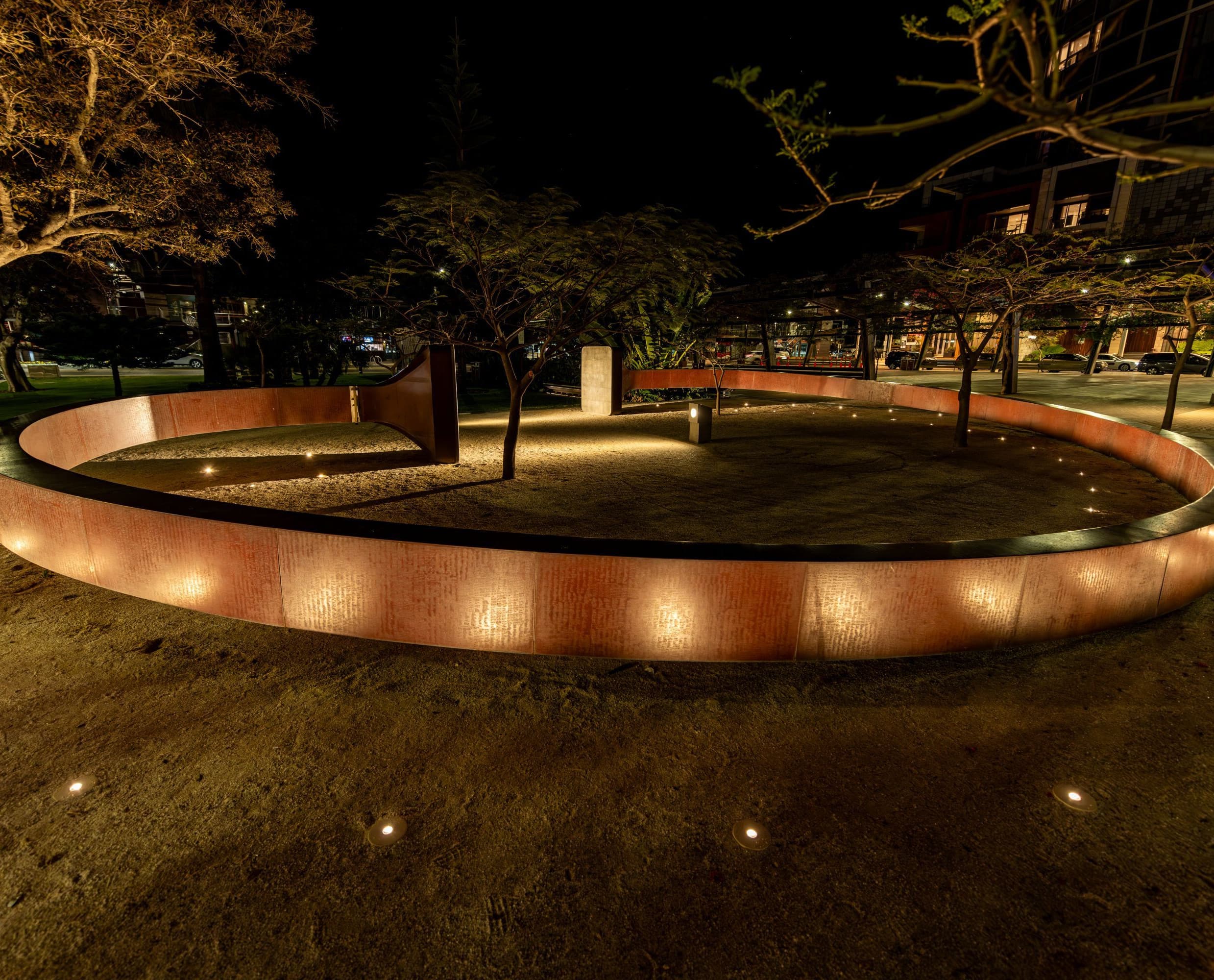 Beleuchteter Signature Ring in Elizabeth Quay mit ERCO Tesis Bodeneinbauleuchten.
