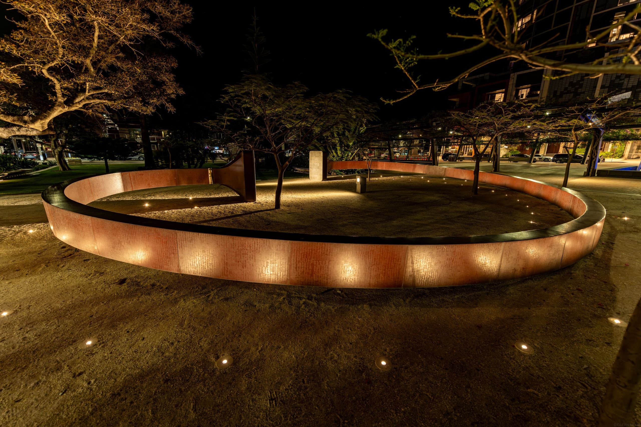 Beleuchteter Signature Ring in Elizabeth Quay mit ERCO Tesis Bodeneinbauleuchten.