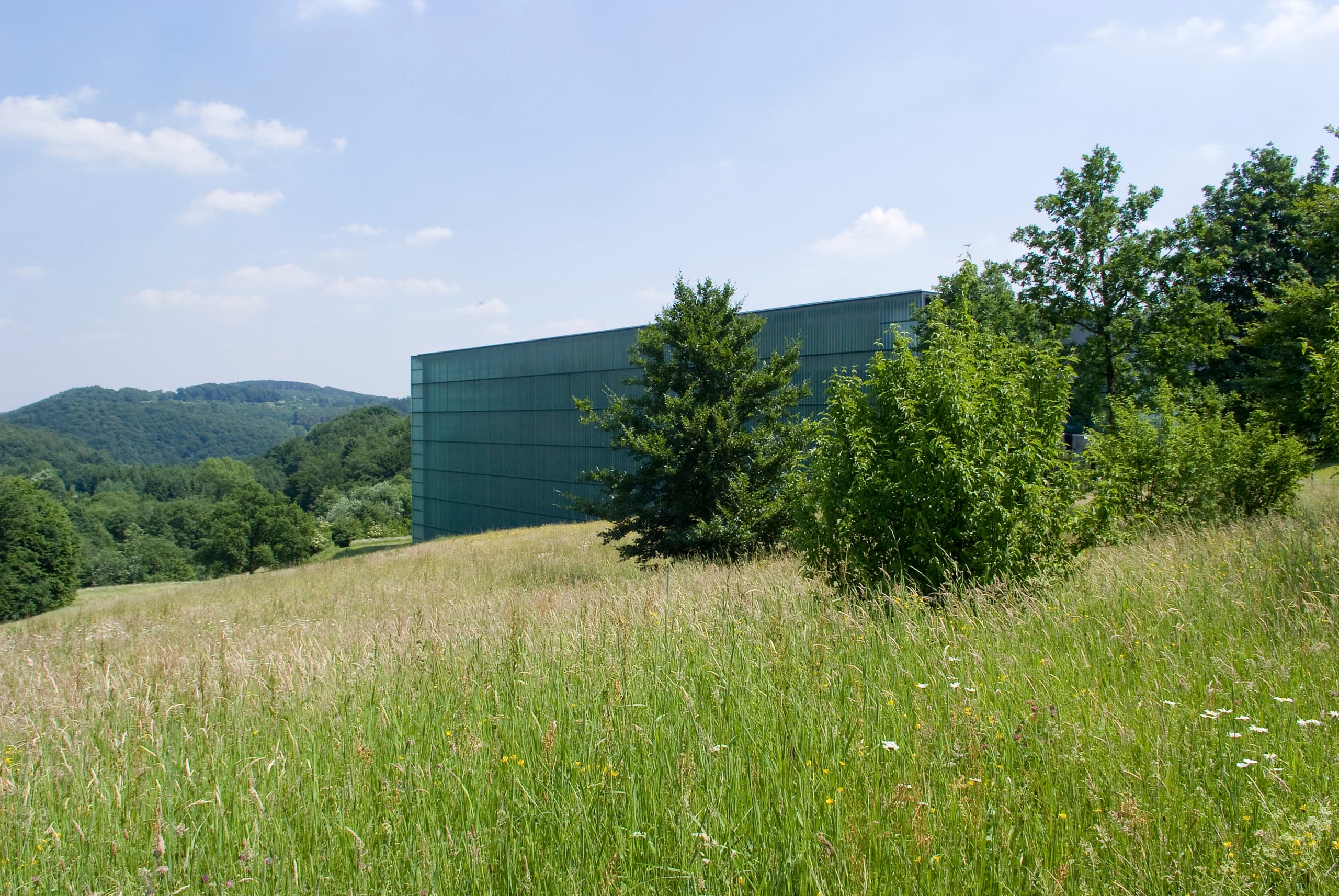 ERCO Lichtfabrik: Nachhaltige Produktion im Grünen, eingebettet in die Natur.
