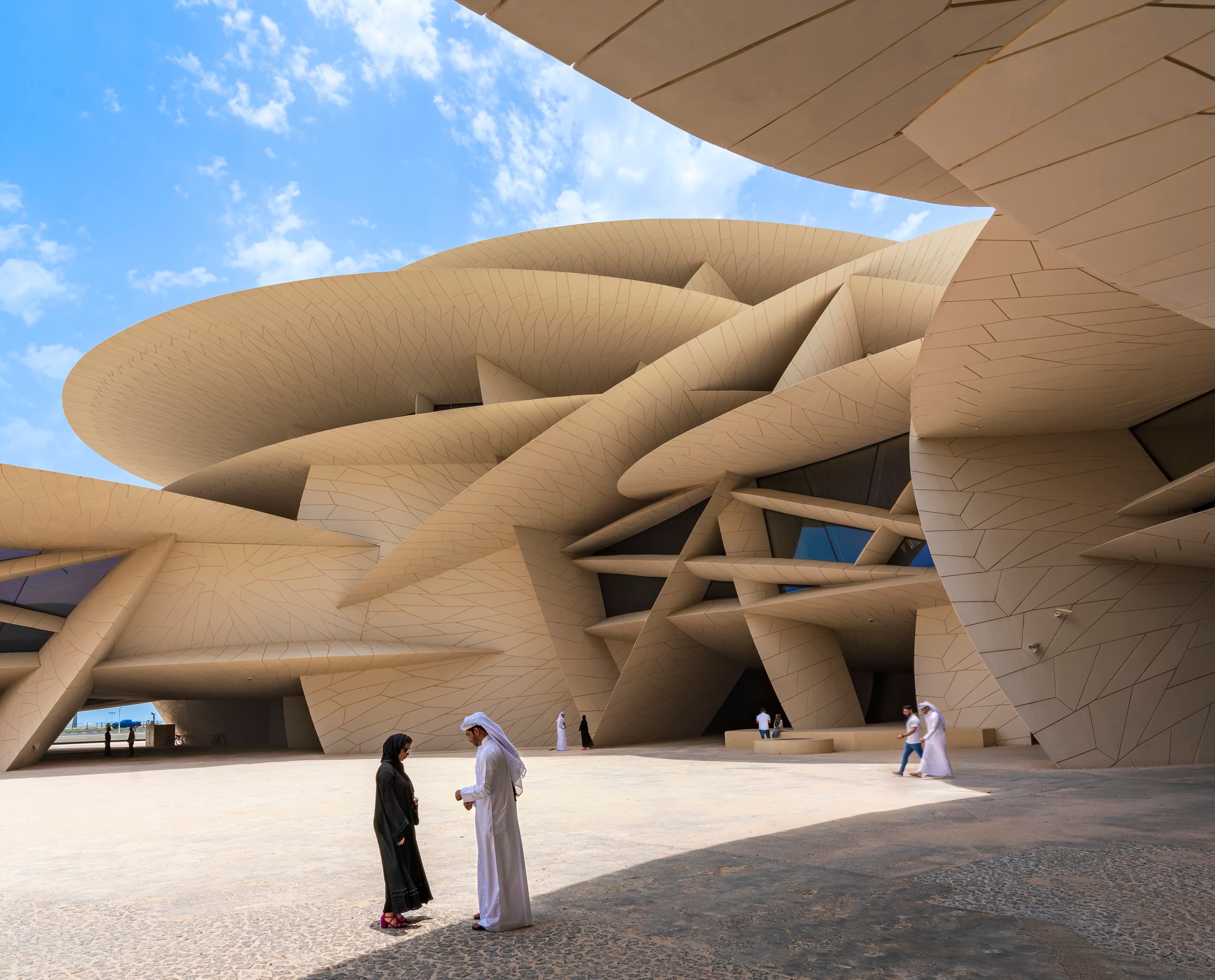 Das Nationalmuseum von Katar zeigt seine einzigartige Architektur im Wüstensand-Design.