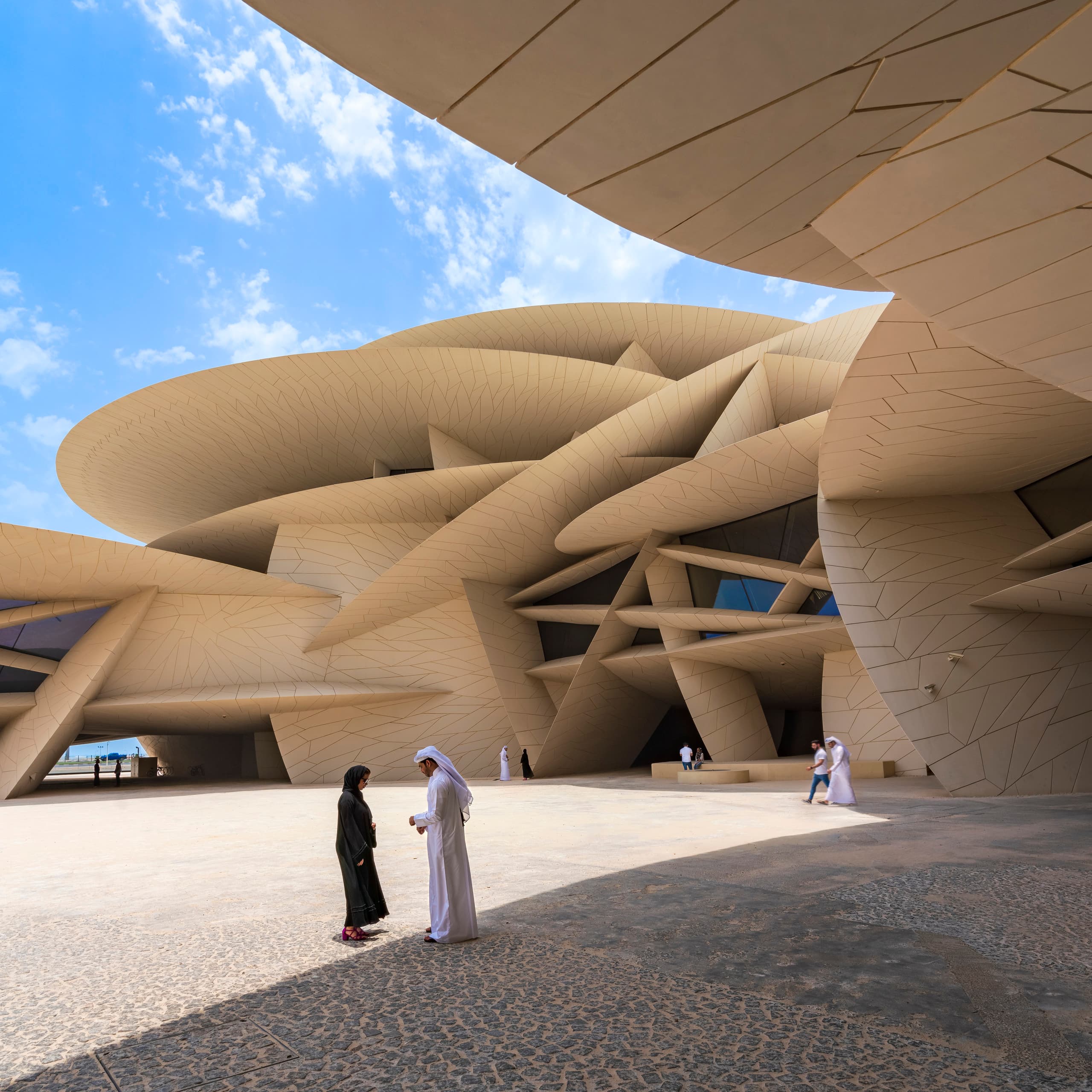Das Nationalmuseum von Katar zeigt seine einzigartige Architektur im Wüstensand-Design.