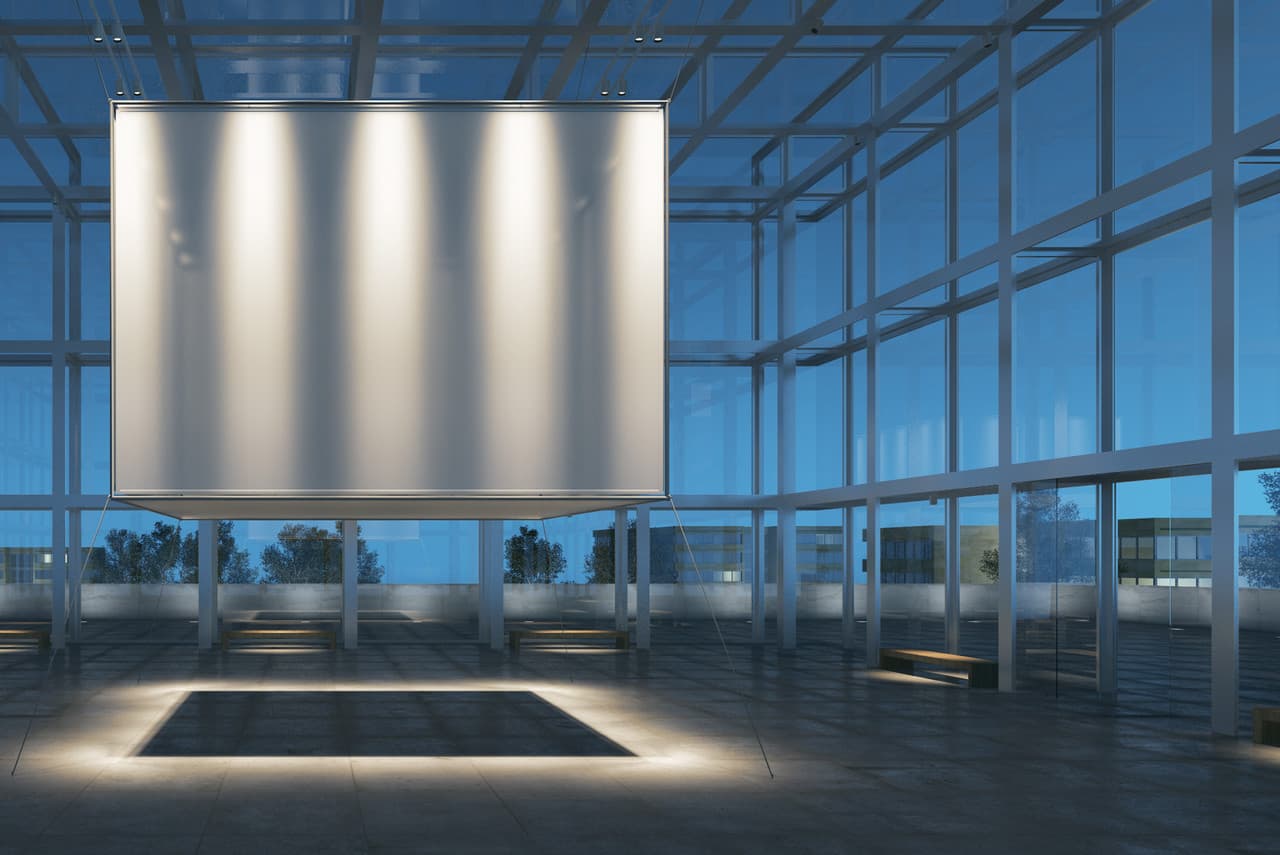 Quadratische ERCO Lichtlösung für gleichmäßige Ausleuchtung in moderner Architektur.