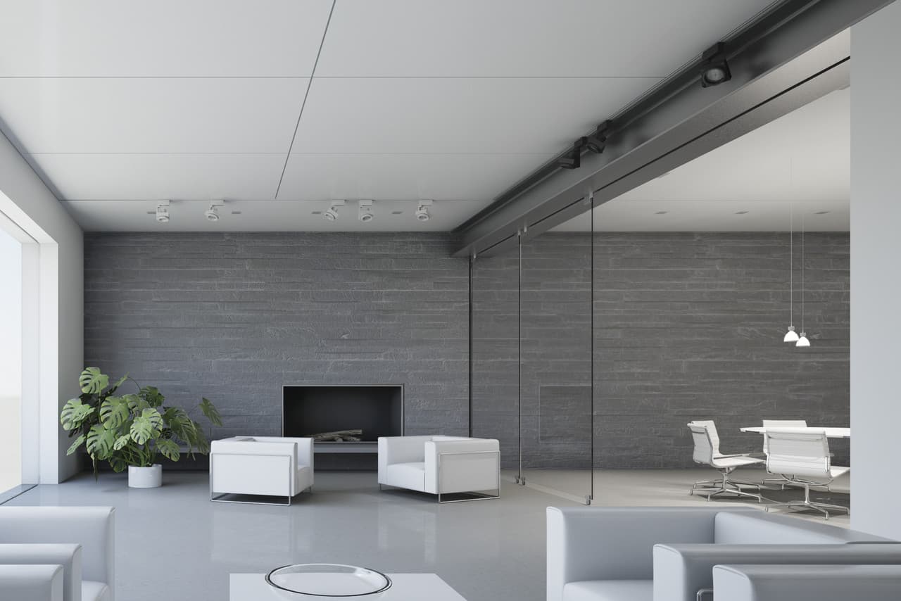 Helles und dunkles Lichtdesign mit ERCO Strahlern in einem modernen Wohnraum.
