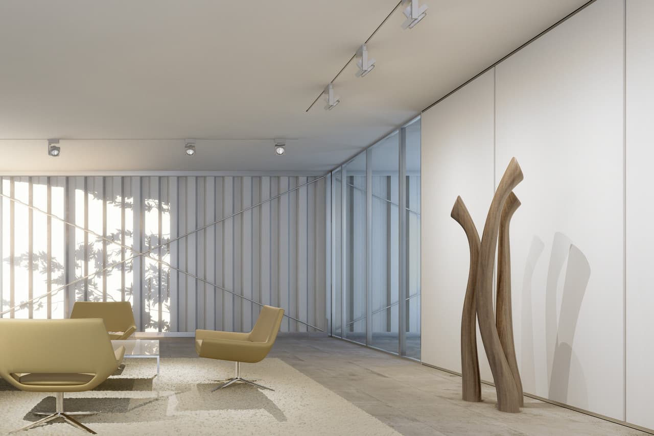 Büro-Lounge mit ERCO-Licht: Diffuses Licht erzeugt eine weiche, einladende Atmosphäre.