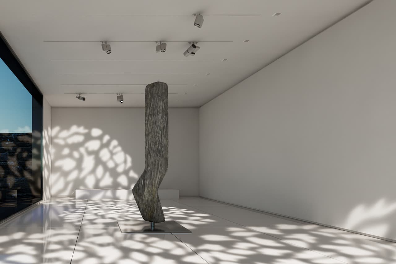 Skulptur beleuchtet mit ERCO Strahlern, die eine natürliche Atmosphäre durch künstliches Licht erzeugt.
