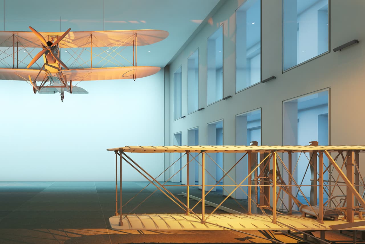 Historisches Flugzeugmodell im Ausstellungsraum, beleuchtet mit ERCO Licht.