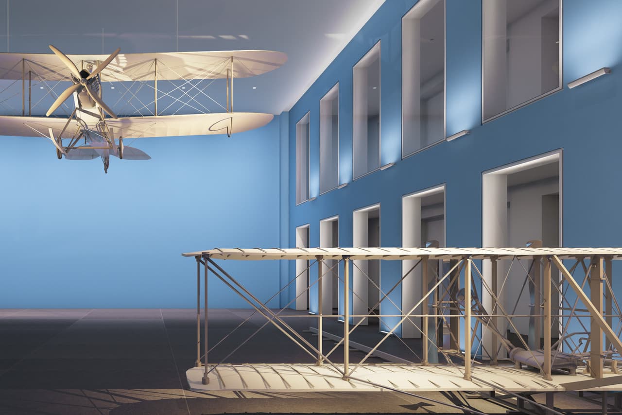 Ausstellung mit historischem Flugzeugmodell, beleuchtet mit ERCO Licht für atmosphärische Inszenierung.