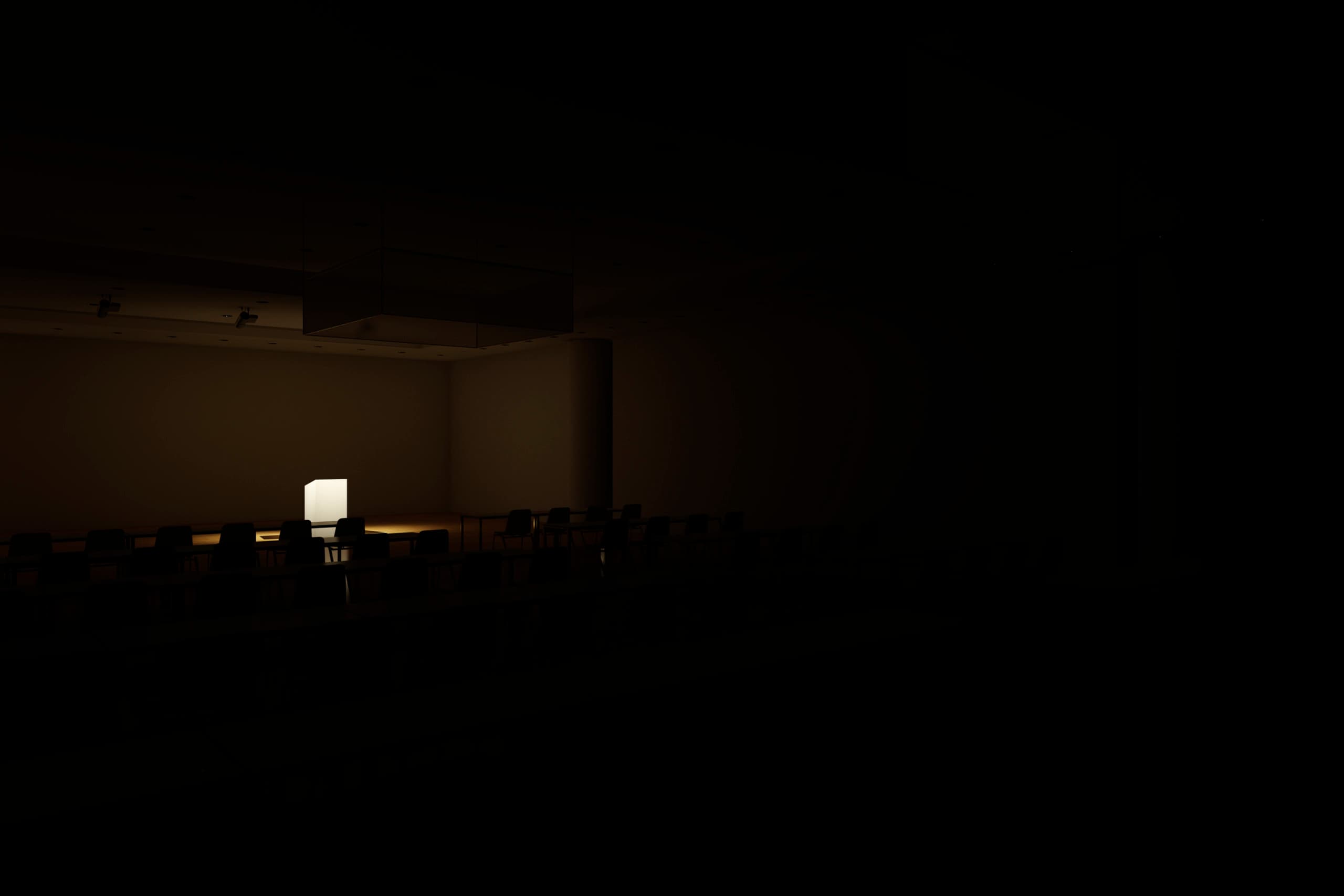 Seminarraum mit ERCO Downlights für flexible Beleuchtung während einer Präsentation.