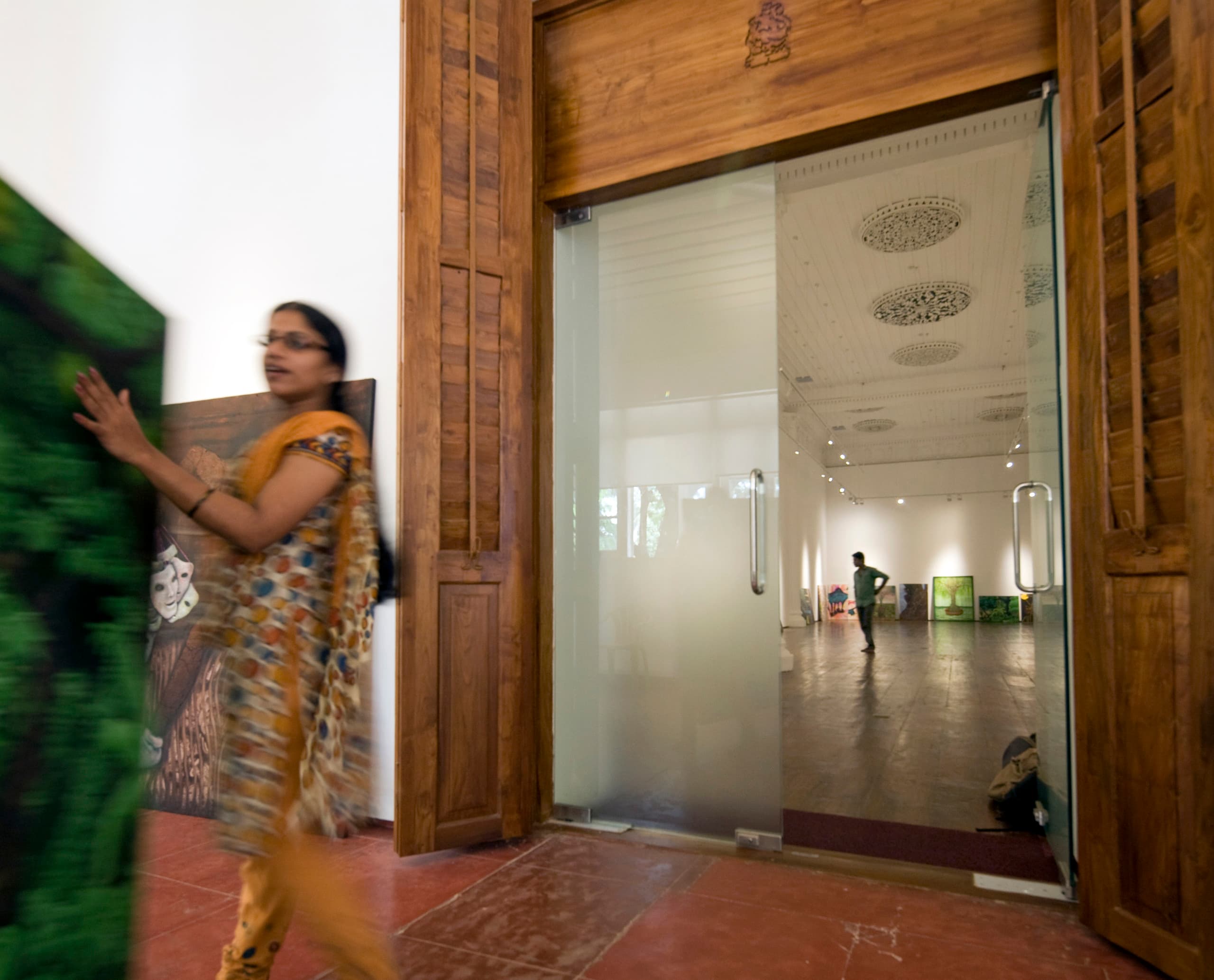 Durbar Hall, Kochi Biennale: Logotec LED-Strahler beleuchten Kunstausstellung.