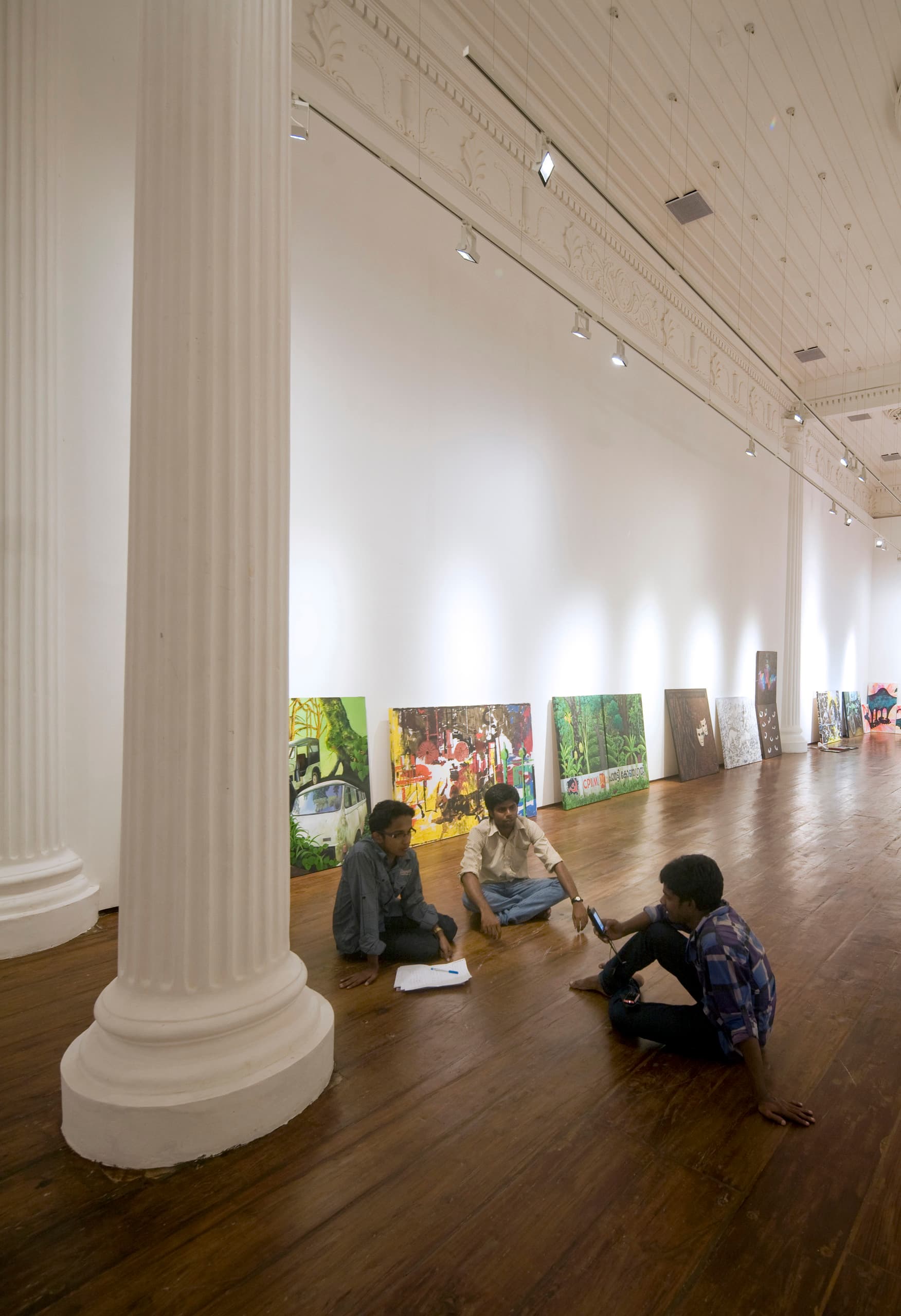 Logotec LED-Strahler beleuchten die Kochi-Biennale im Durbar Hall, Kerala.