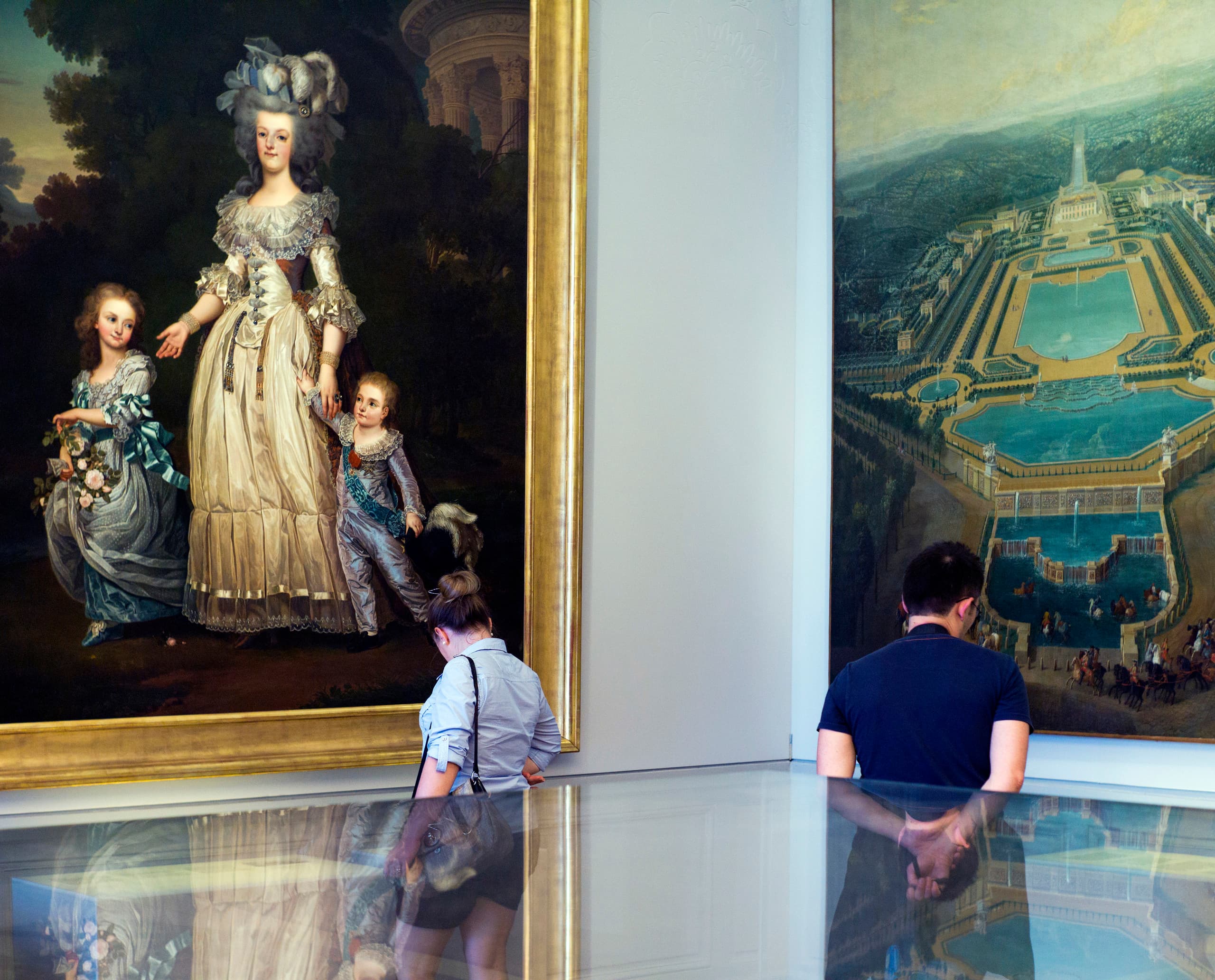 Gemälde von Marie Antoinette im Schloss Versailles, beleuchtet mit ERCO Logotec LED Strahlern.