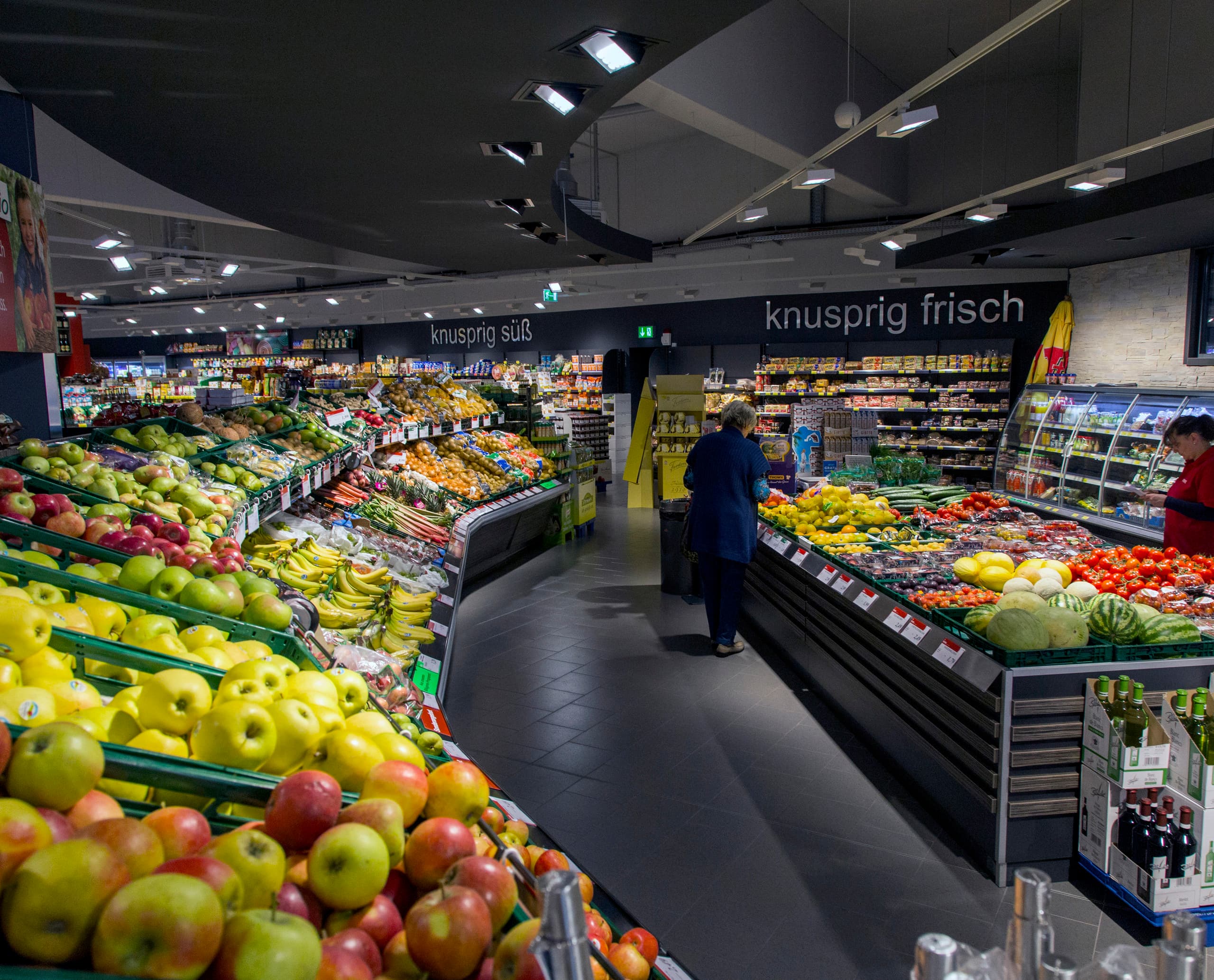 REWE Supermarkt Hohenlimburg mit Opton LED Akzentbeleuchtung für frische Produkte.