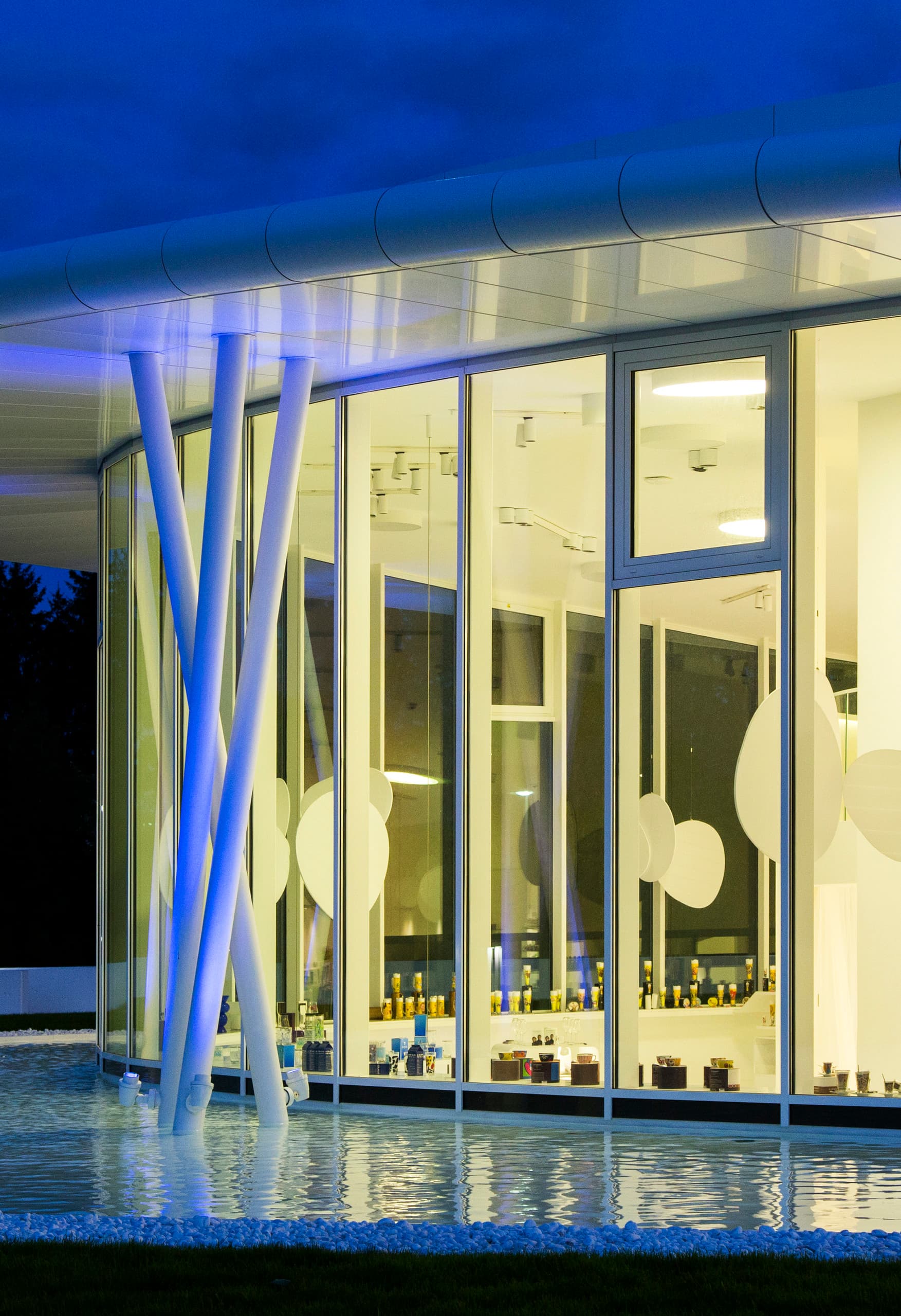 Ritzenhoff Glasfabrik in Marsberg, beleuchtet mit ERCO Lichtlösungen für Showroom und Konferenzräume.