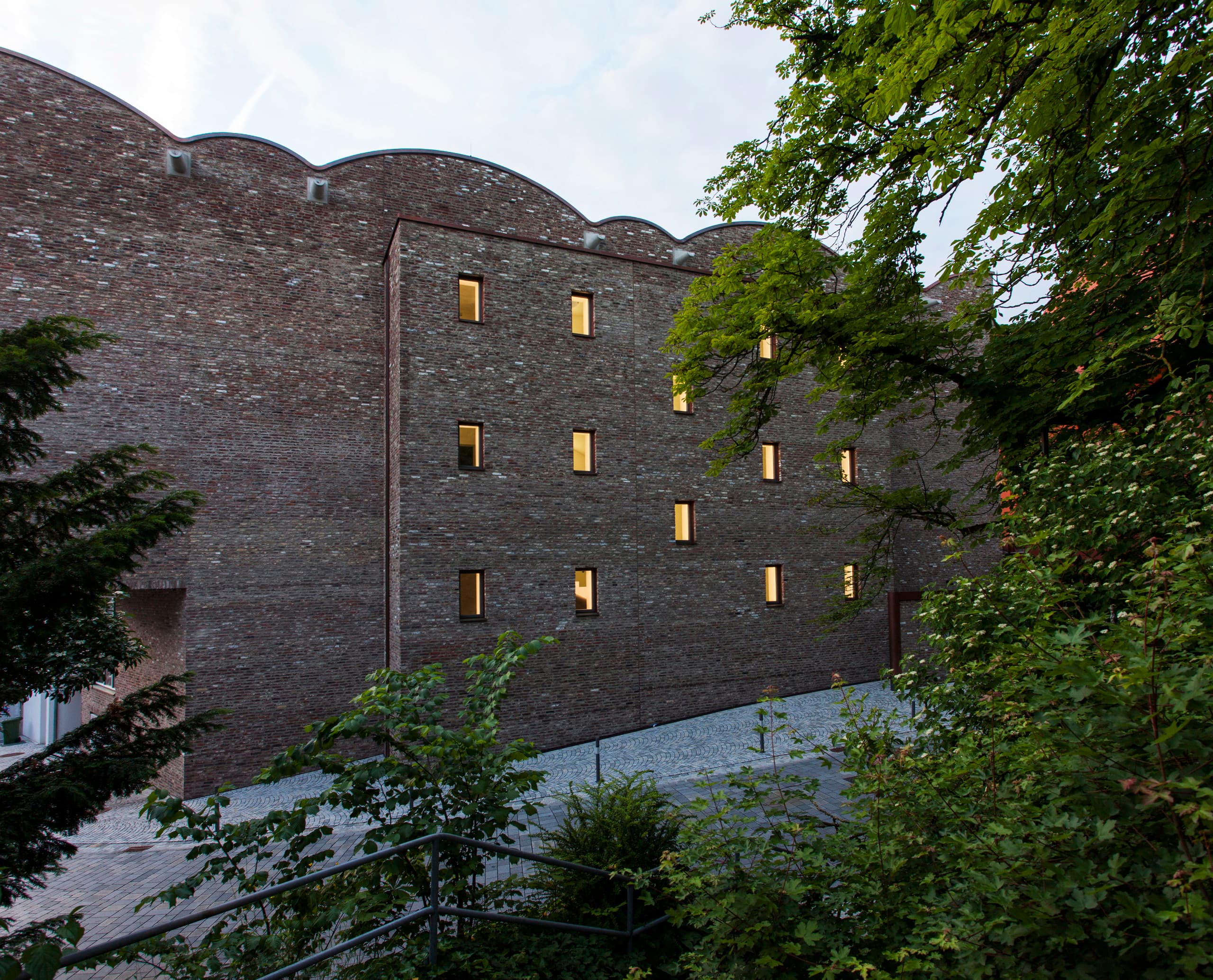 Ravensburg Kunstmuseum, entworfen von Lederer + Ragnarsdottir + Oei, mit energieeffizienter LED-Beleuchtung.
