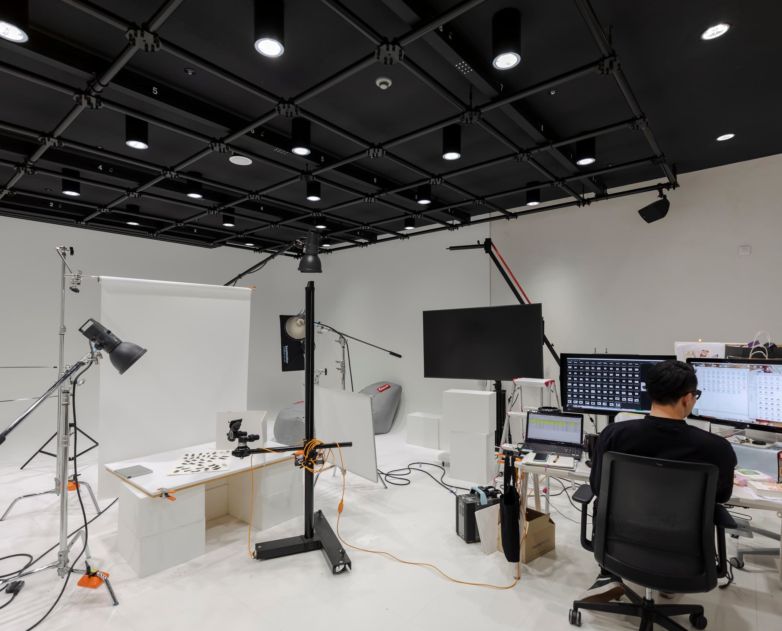ERCO LED-Beleuchtung im Amorepacific Hauptsitz Seoul für visuellen Komfort.