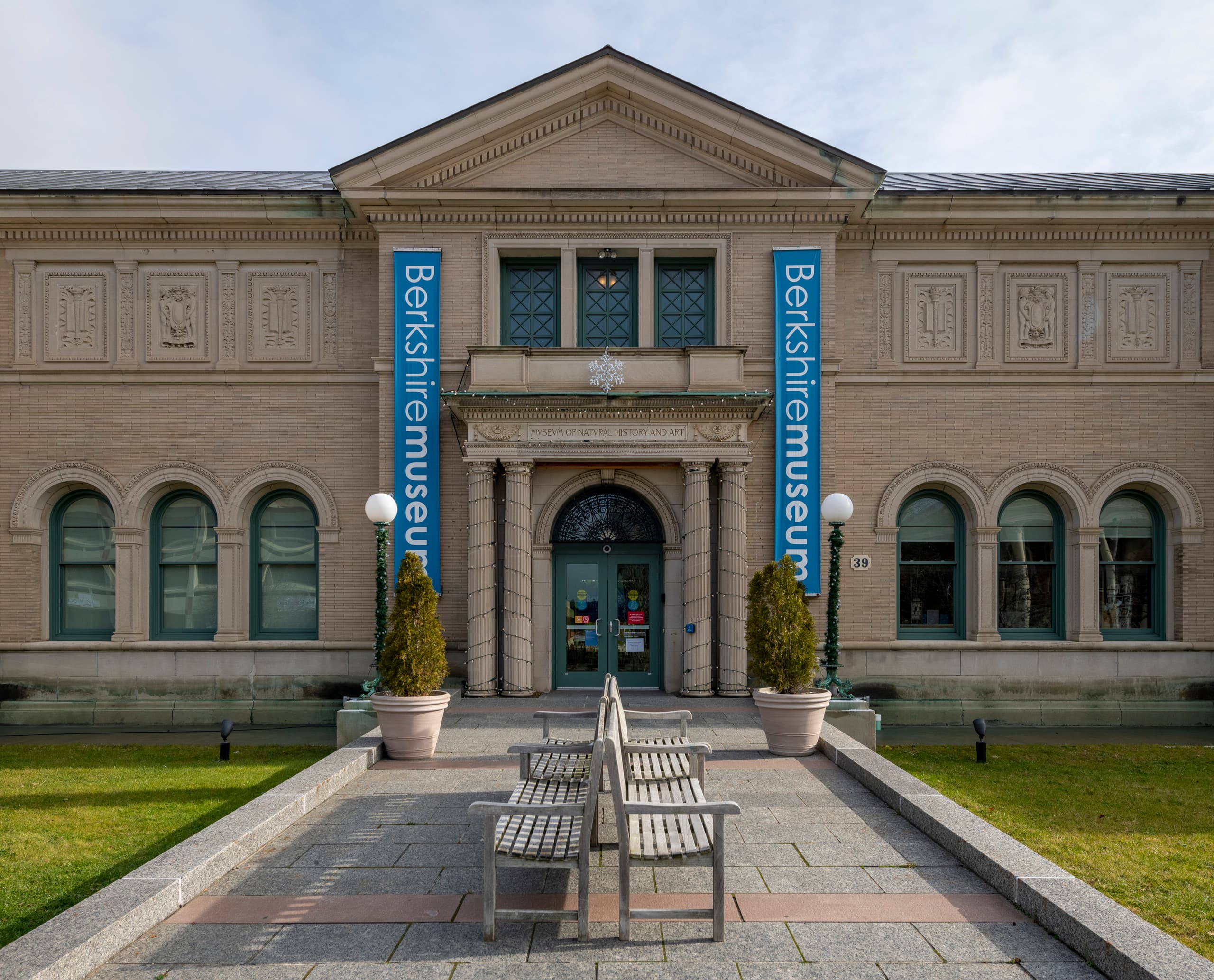Das Berkshire Museum in Pittsfield, beleuchtet mit ERCO Optec Strahlern auf Stromschienen.
