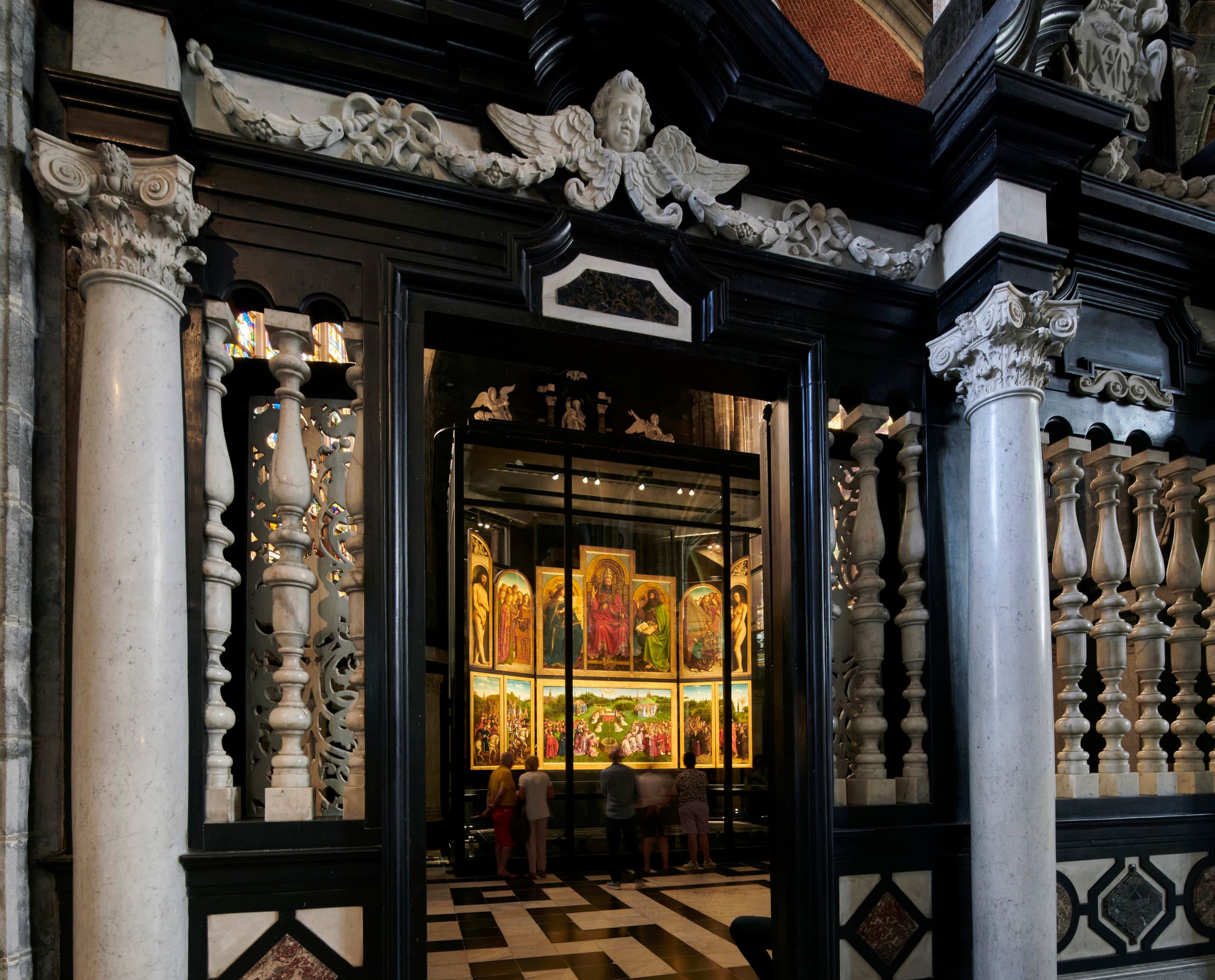 Genter Altar "Het Lam Gods" mit ERCO LED-Beleuchtung in Szene gesetzt.