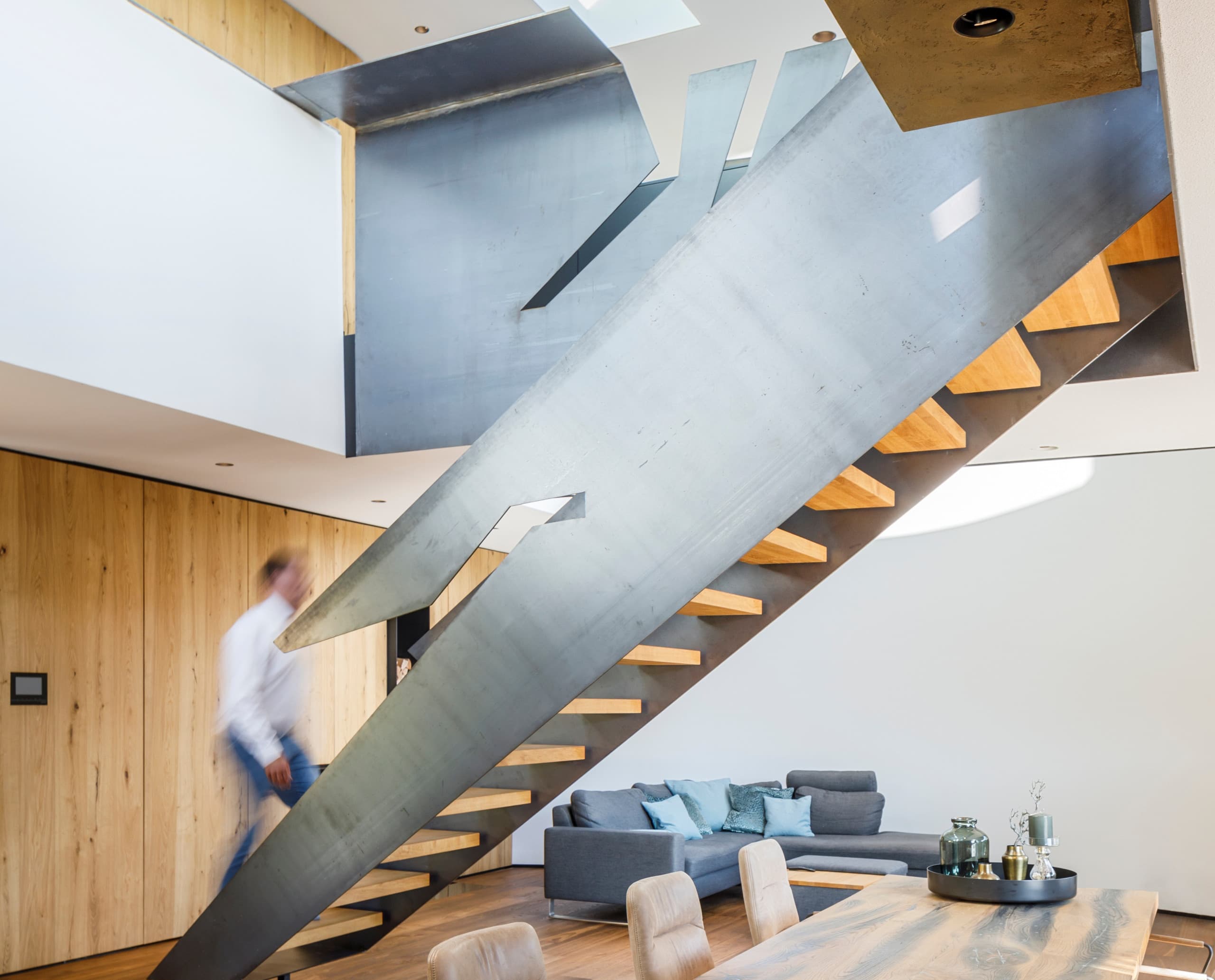 ERCO LED-Leuchten im Rinn-Drehhaus, Heuchelheim. Architektonisch integrierte Beleuchtung.