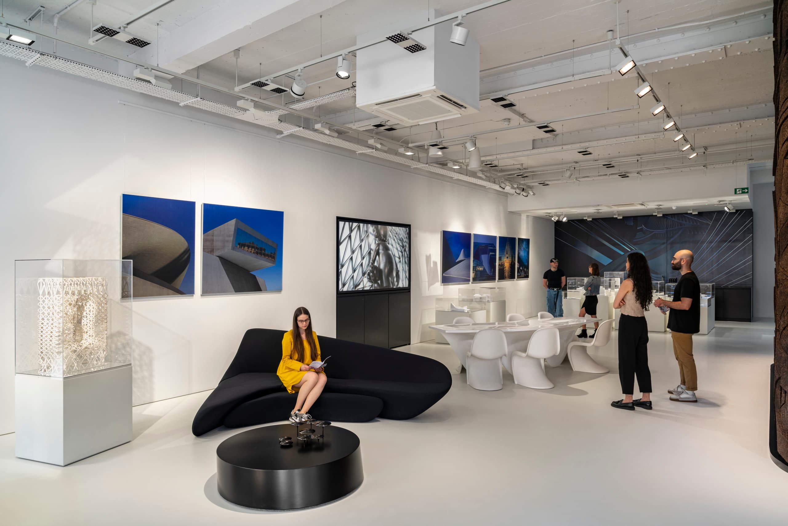 ERCO Beleuchtung im Zaha Hadid Büro, London: Flexible Arbeitsbereiche mit anpassbarer Beleuchtung.
