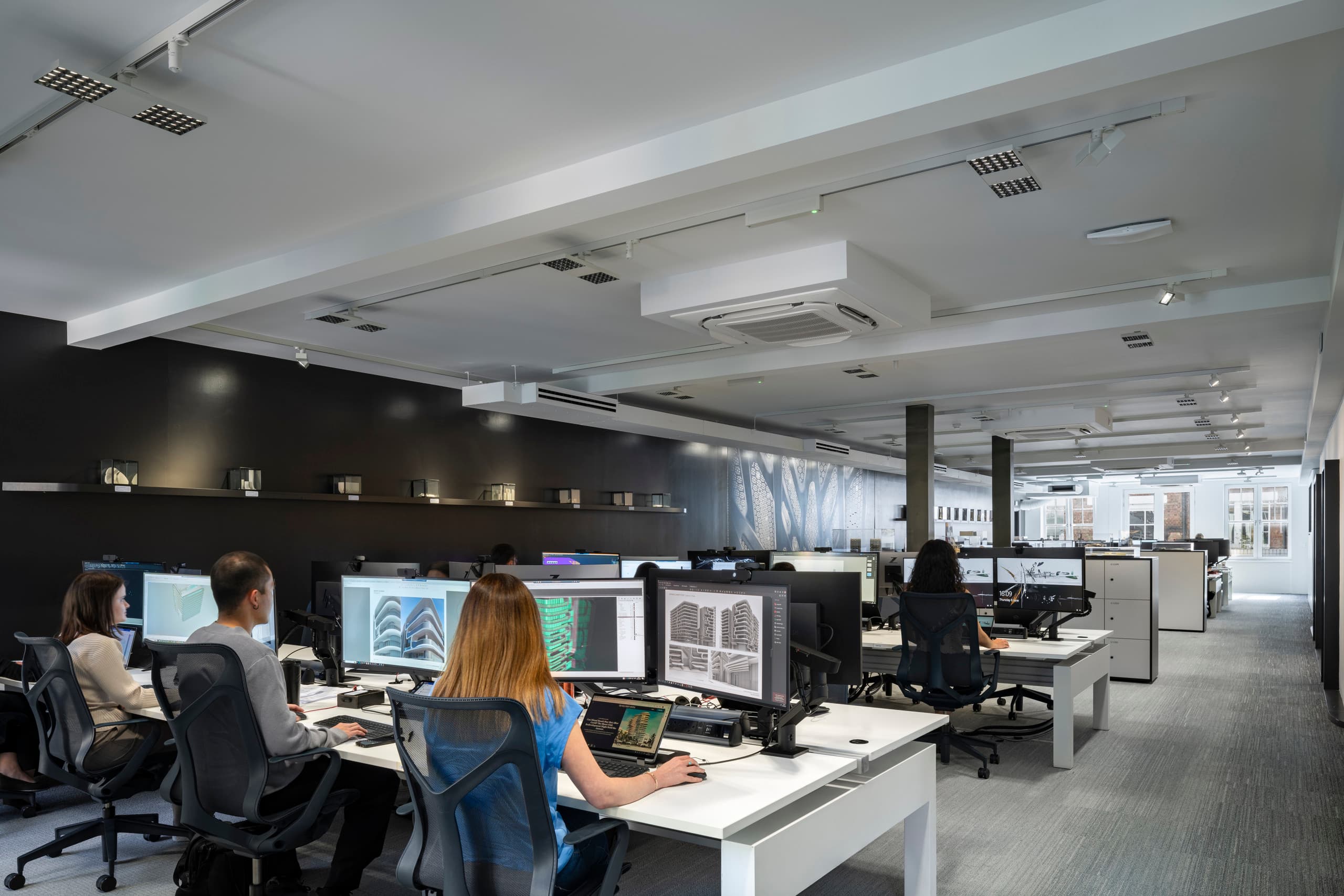 ERCO LED-Beleuchtung im Zaha Hadid Büro, London, für modernes, flexibles Arbeitsplatzdesign.