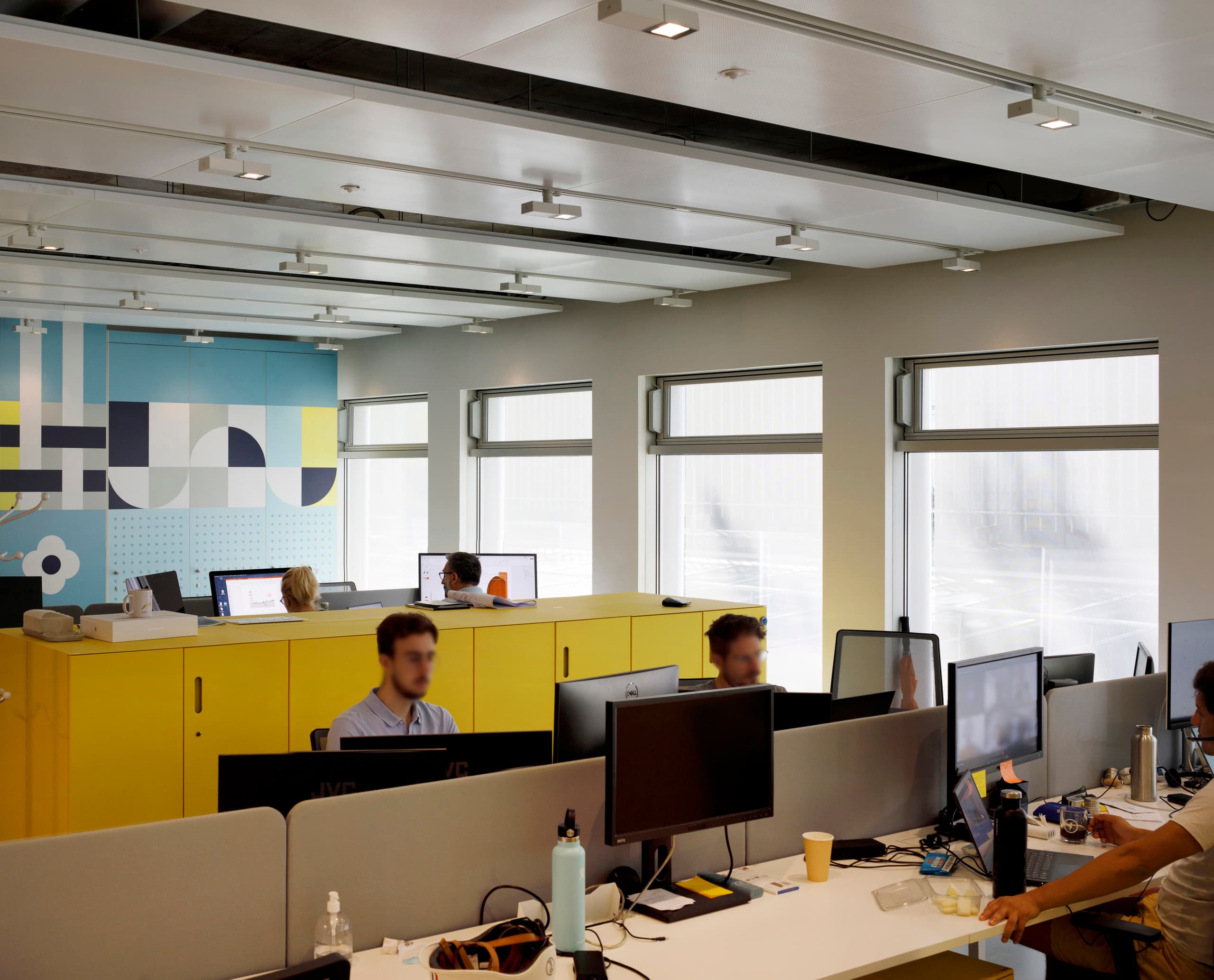 ERCO Beleuchtung im Deskopolitan Pasteur, Paris, für flexible Arbeitsbereiche.