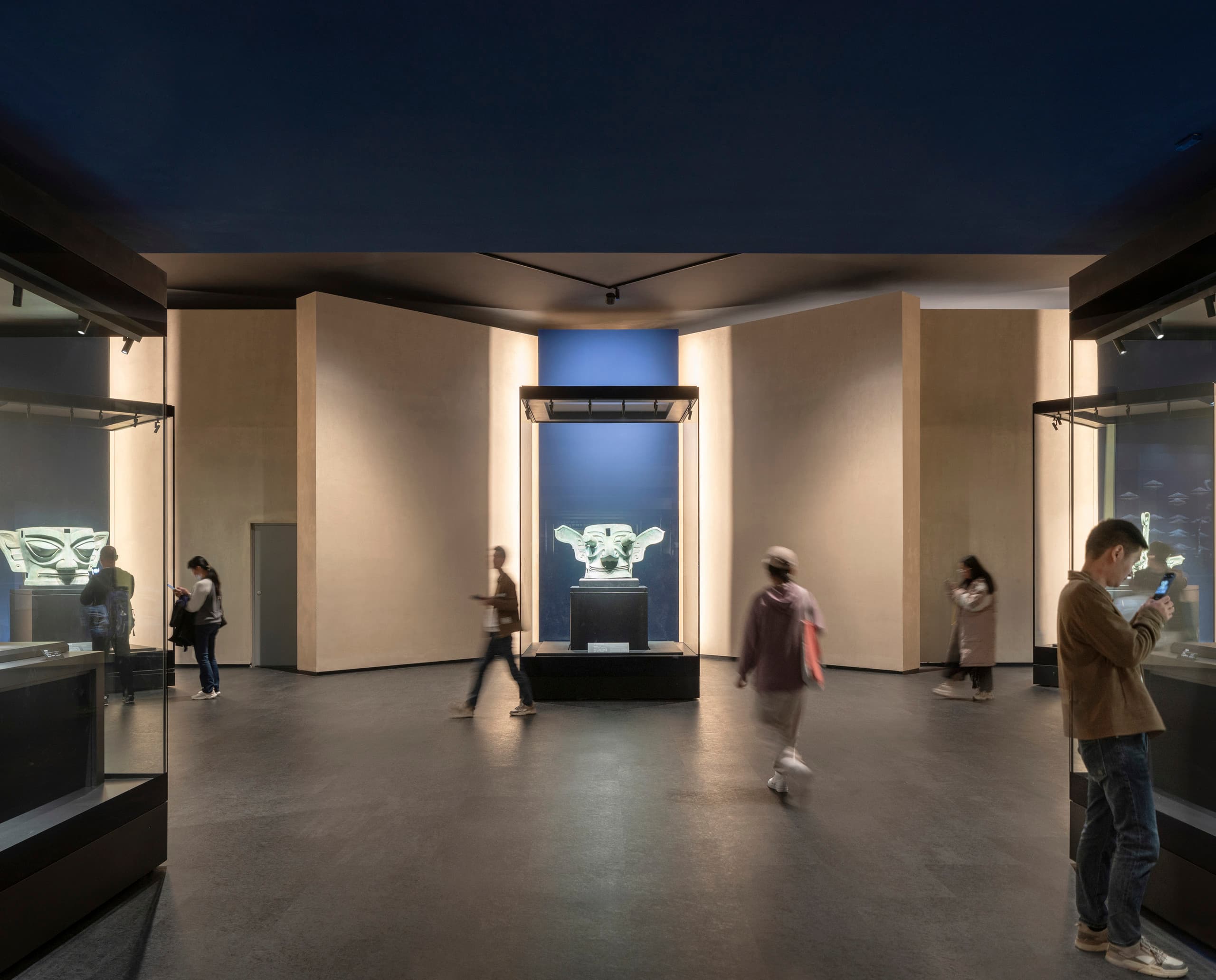 Sanxingdui Museum, China: Beleuchtete Artefakte mit ERCO LED-Leuchten in Szene gesetzt.