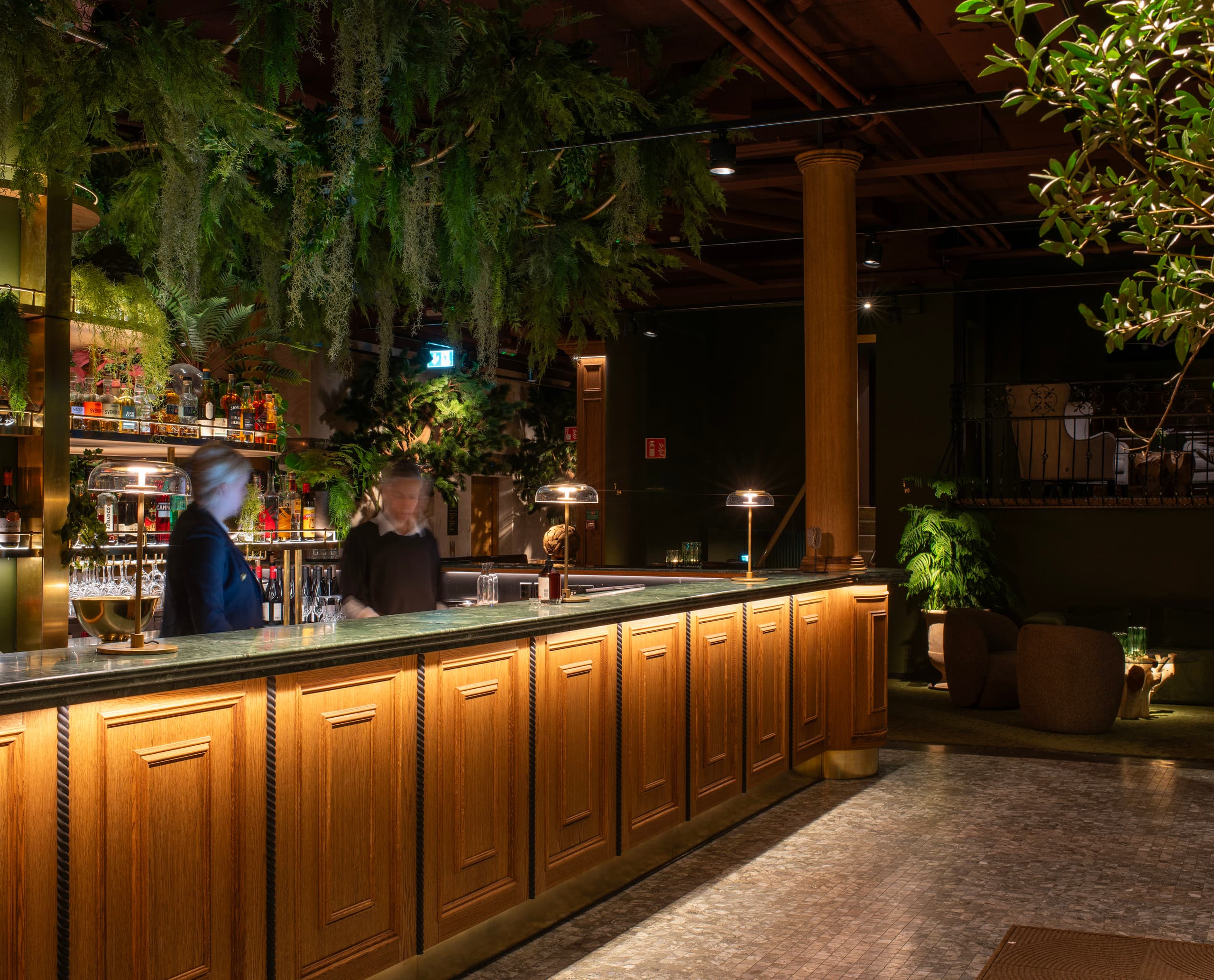 Atmosphärische LED-Beleuchtung der Bar im Hotel Villa Foresta, Stockholm.