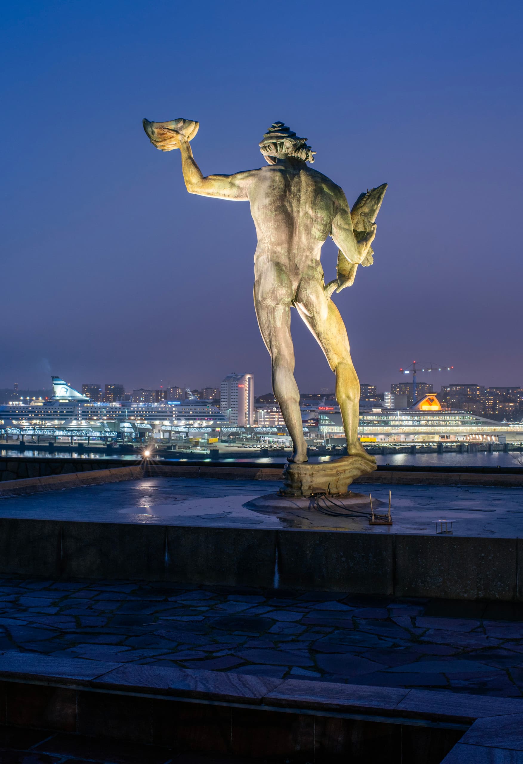 Beleuchtete Carl Milles Skulptur im Millesgården Museum, Stockholm, mit ERCO Beamern.