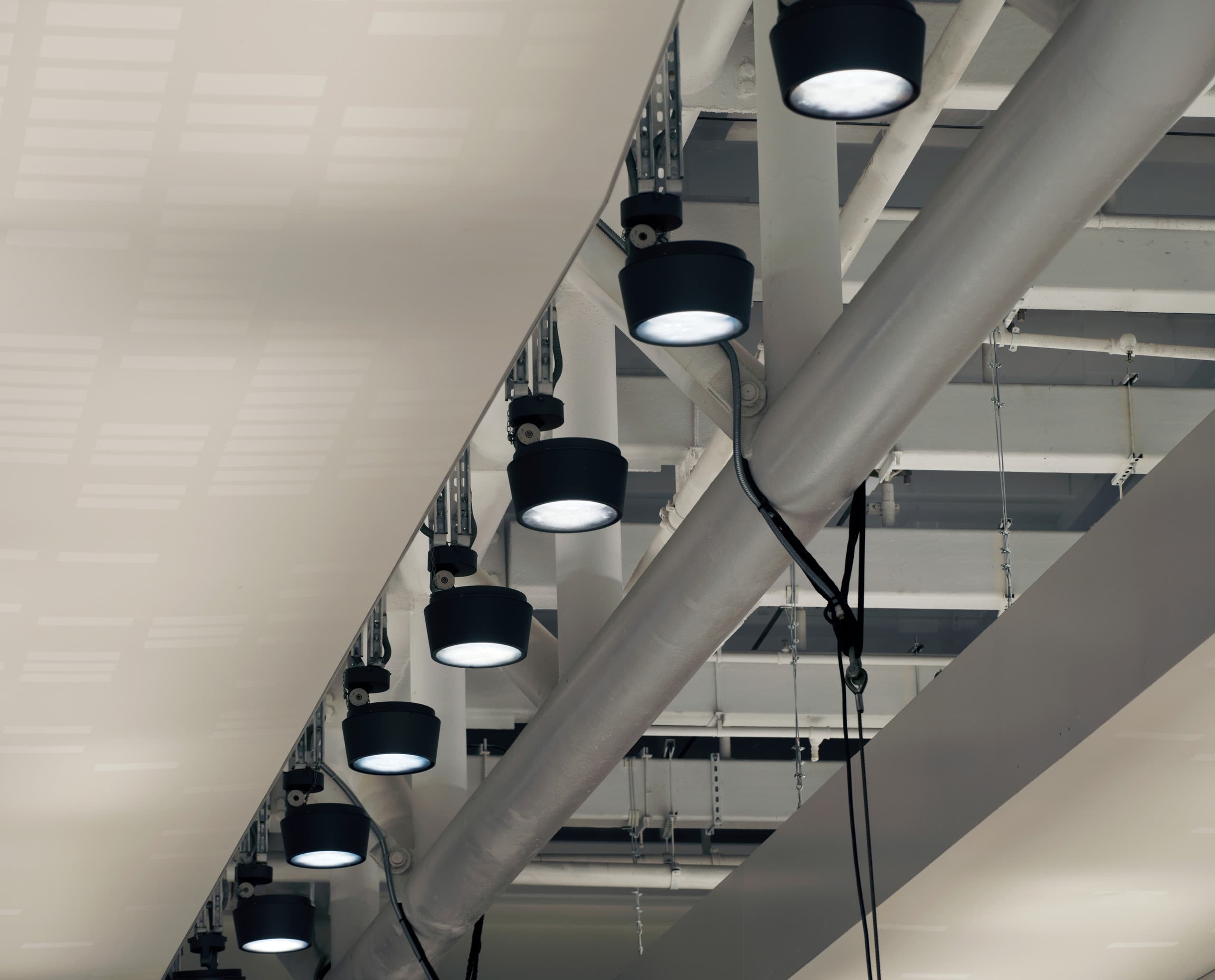 ERCO Kona Strahler als Downlights in der Asia World-Expo, Hong Kong.