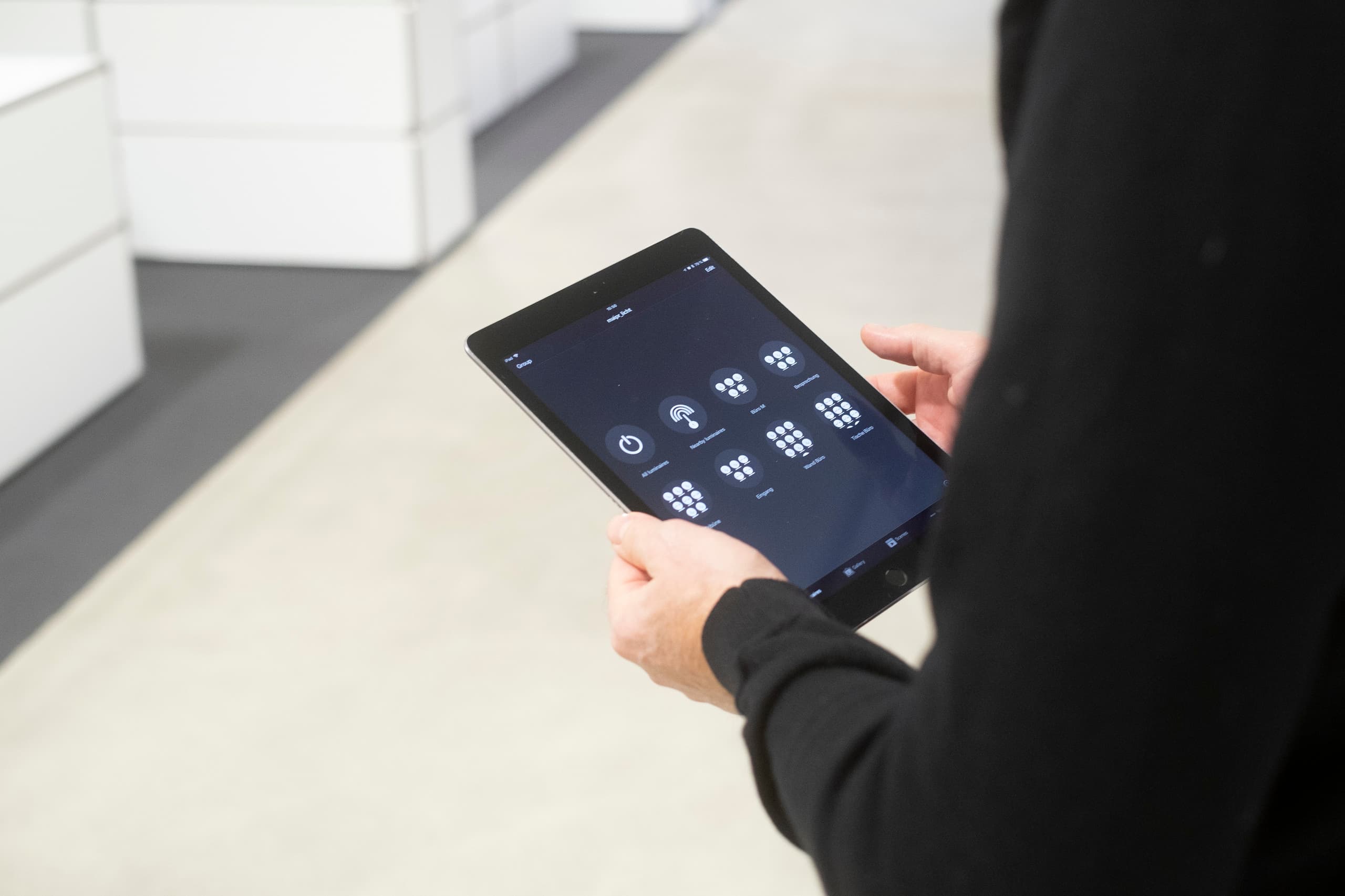 ERCO Casambi App auf einem Tablet zur drahtlosen Steuerung von ERCO Leuchten.