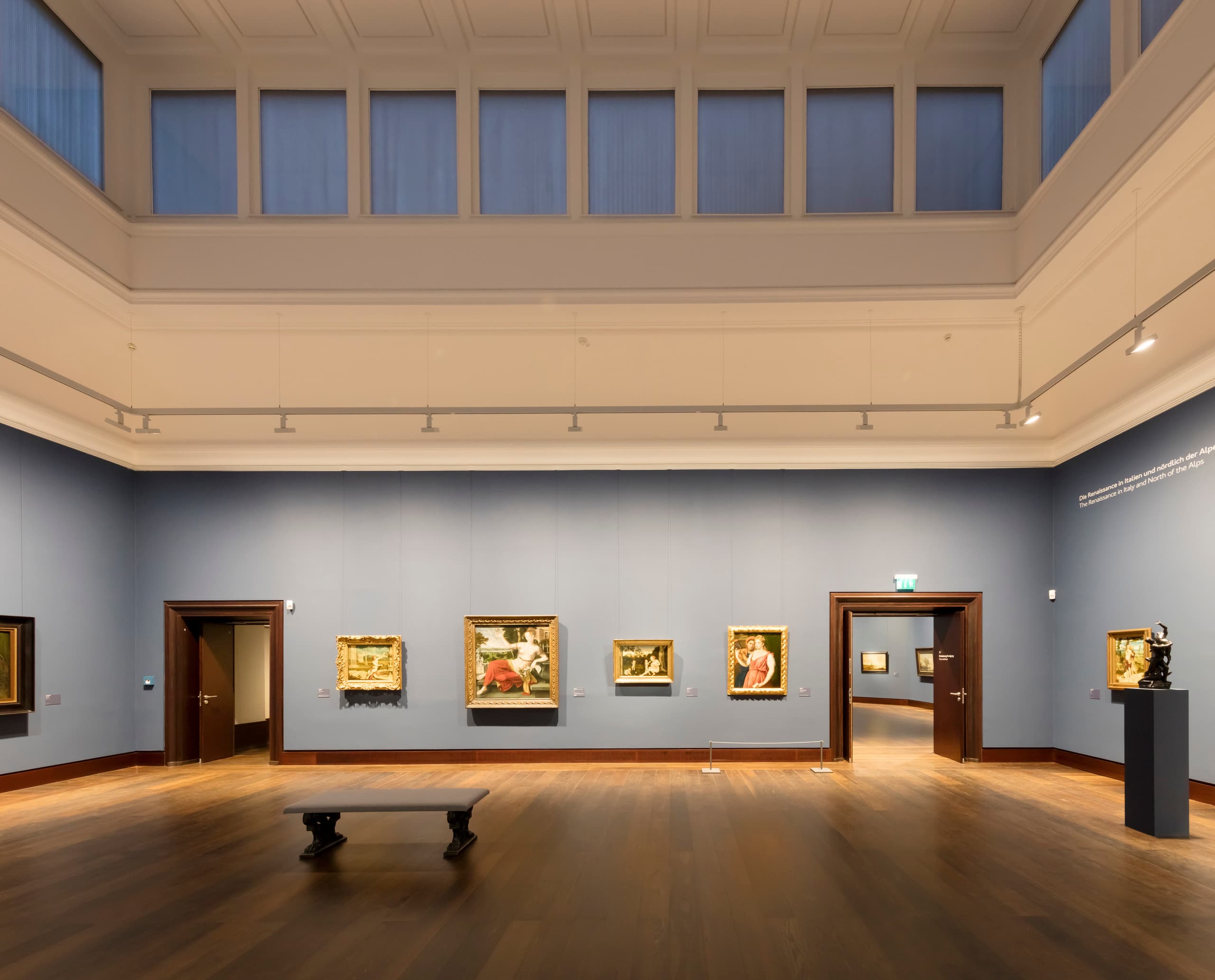 Hamburger Kunsthalle Galerie mit ERCO LED-Beleuchtung, die Kunstwerke akzentuiert und die Ausstellungsräume aufwertet.