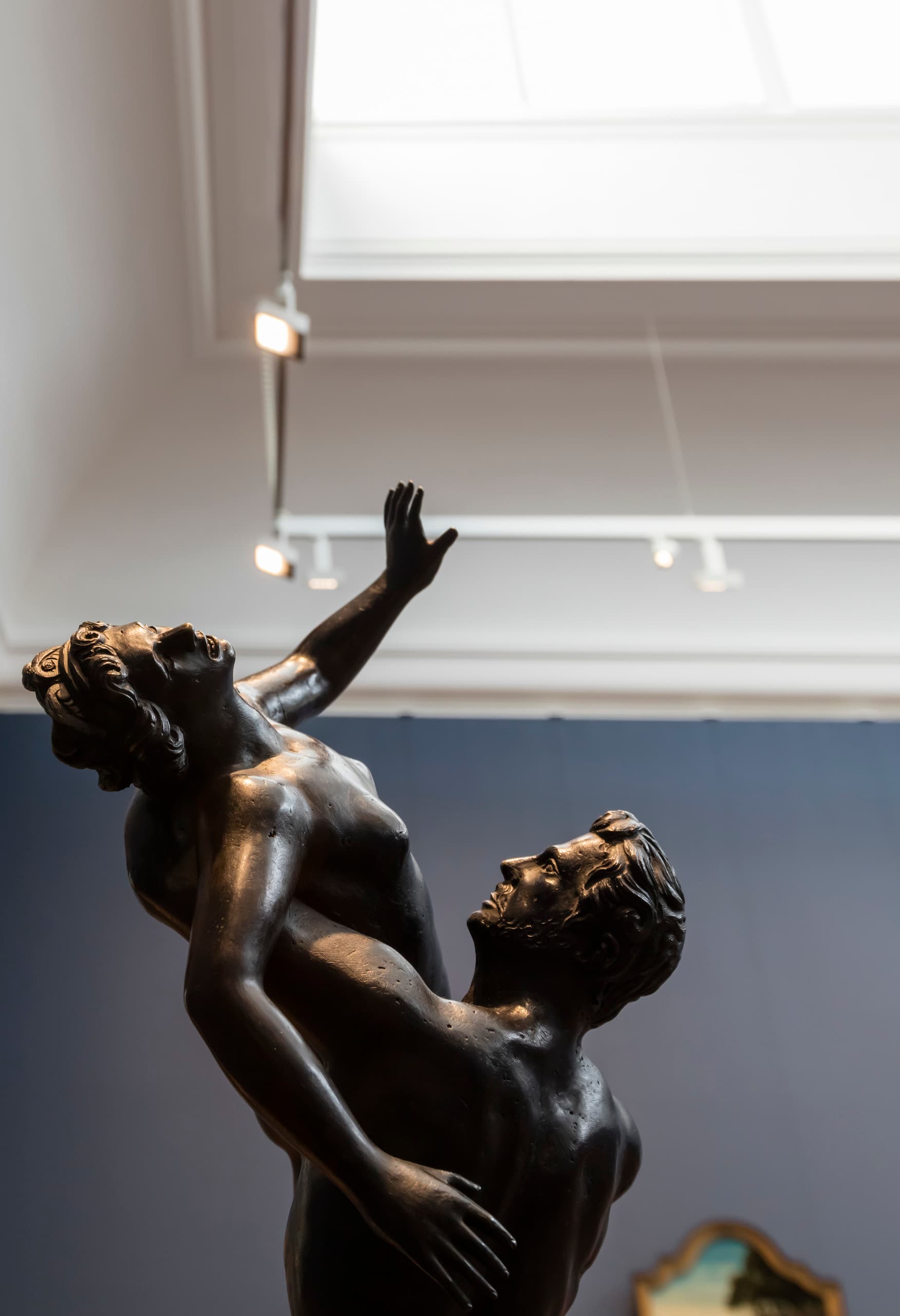 Skulptur im Hamburger Kunsthalle mit ERCO LED-Beleuchtung.
