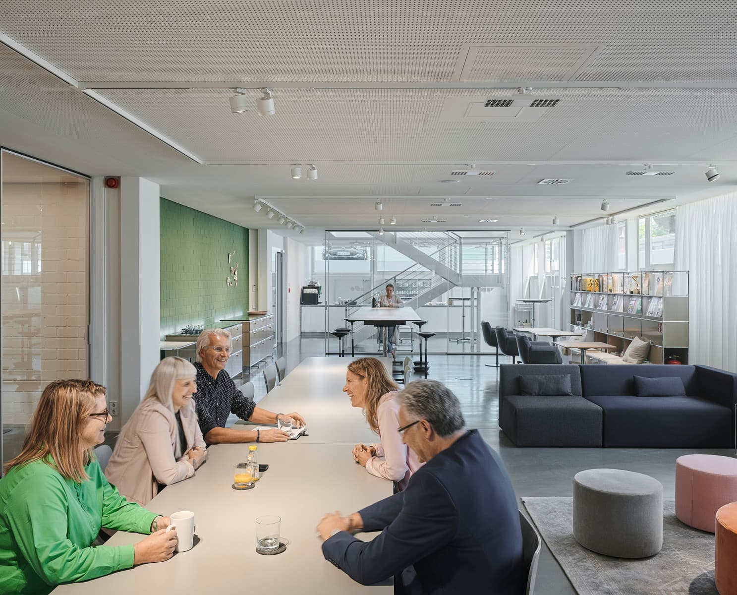 USM Show Office: Flexible ERCO-Track Downlights für anpassbare Bürobeleuchtung.