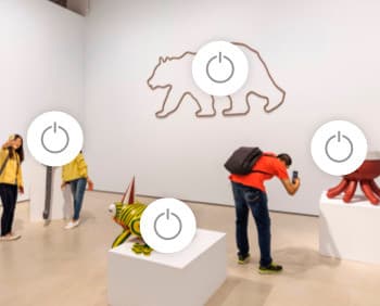 Kunstausstellung mit ERCO Casambi Bluetooth-fähigen Leuchten zur drahtlosen Steuerung der Beleuchtung.
