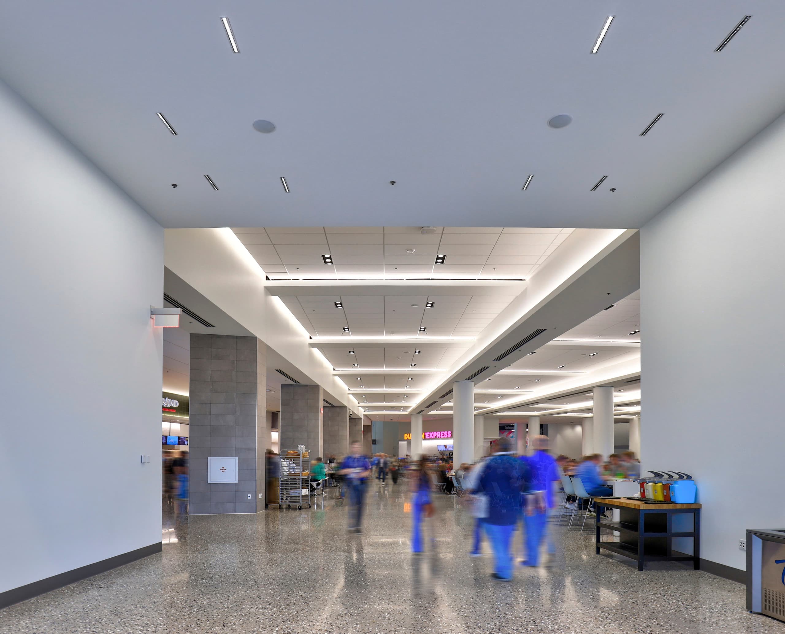 ERCO LED-Beleuchtung im Las Vegas Convention Centre sorgt für gleichmäßige Lichtverhältnisse in den Gängen.