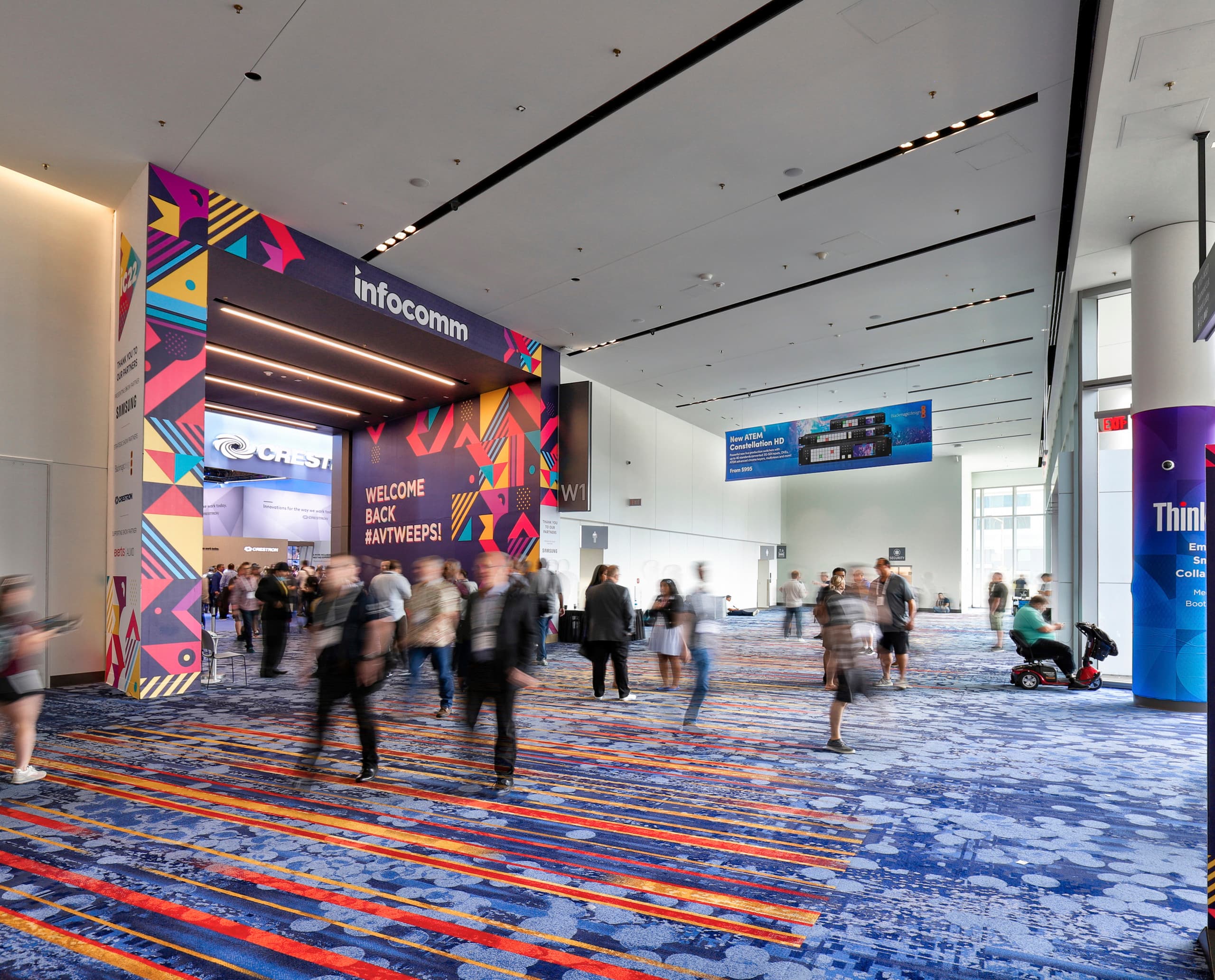 Innenansicht des Las Vegas Convention Centre mit ERCO Beleuchtung für gleichmäßige Lichtverhältnisse.