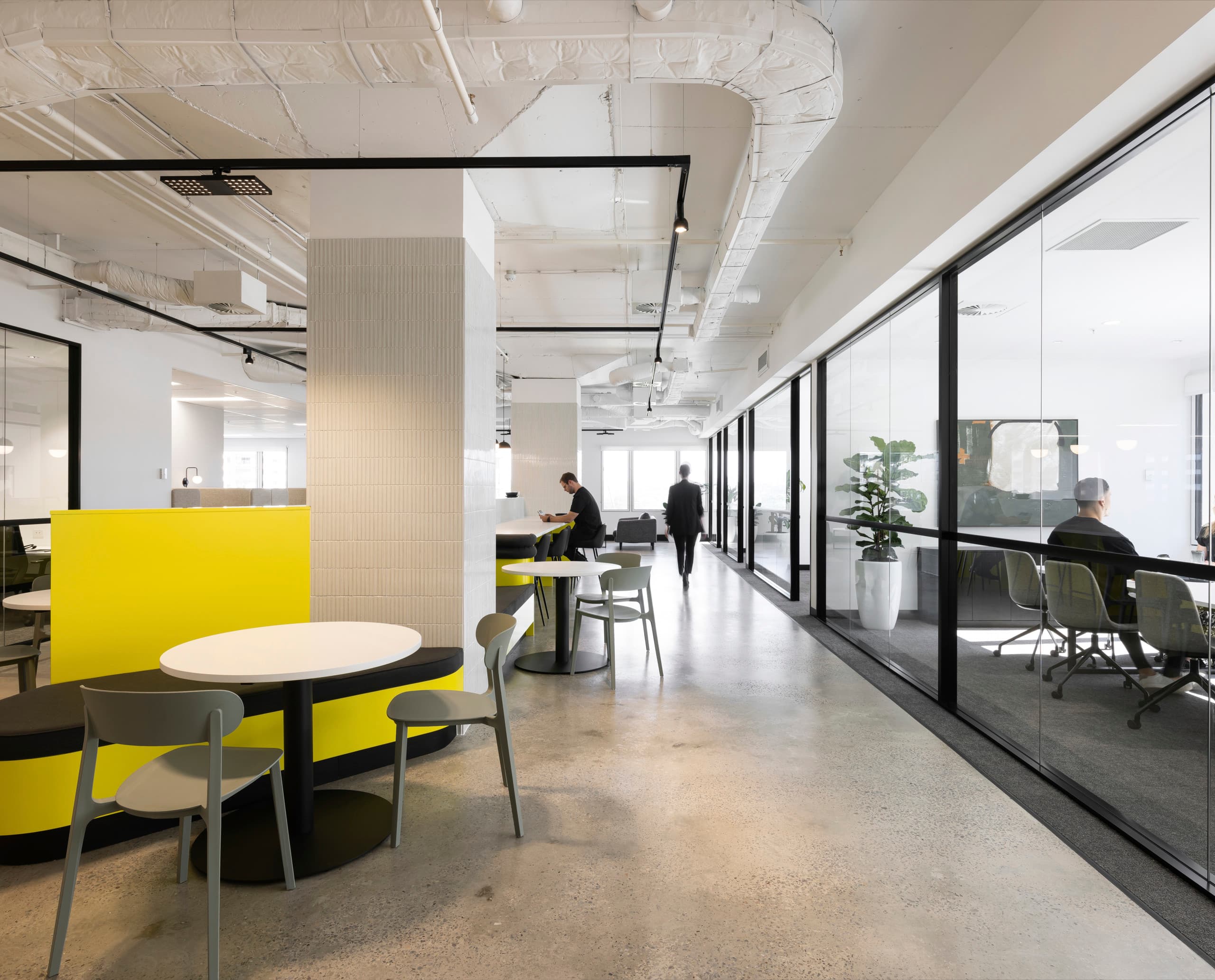 Flexibles Bürobeleuchtung mit Jilly Downlights in Valmont Office, Sydney.