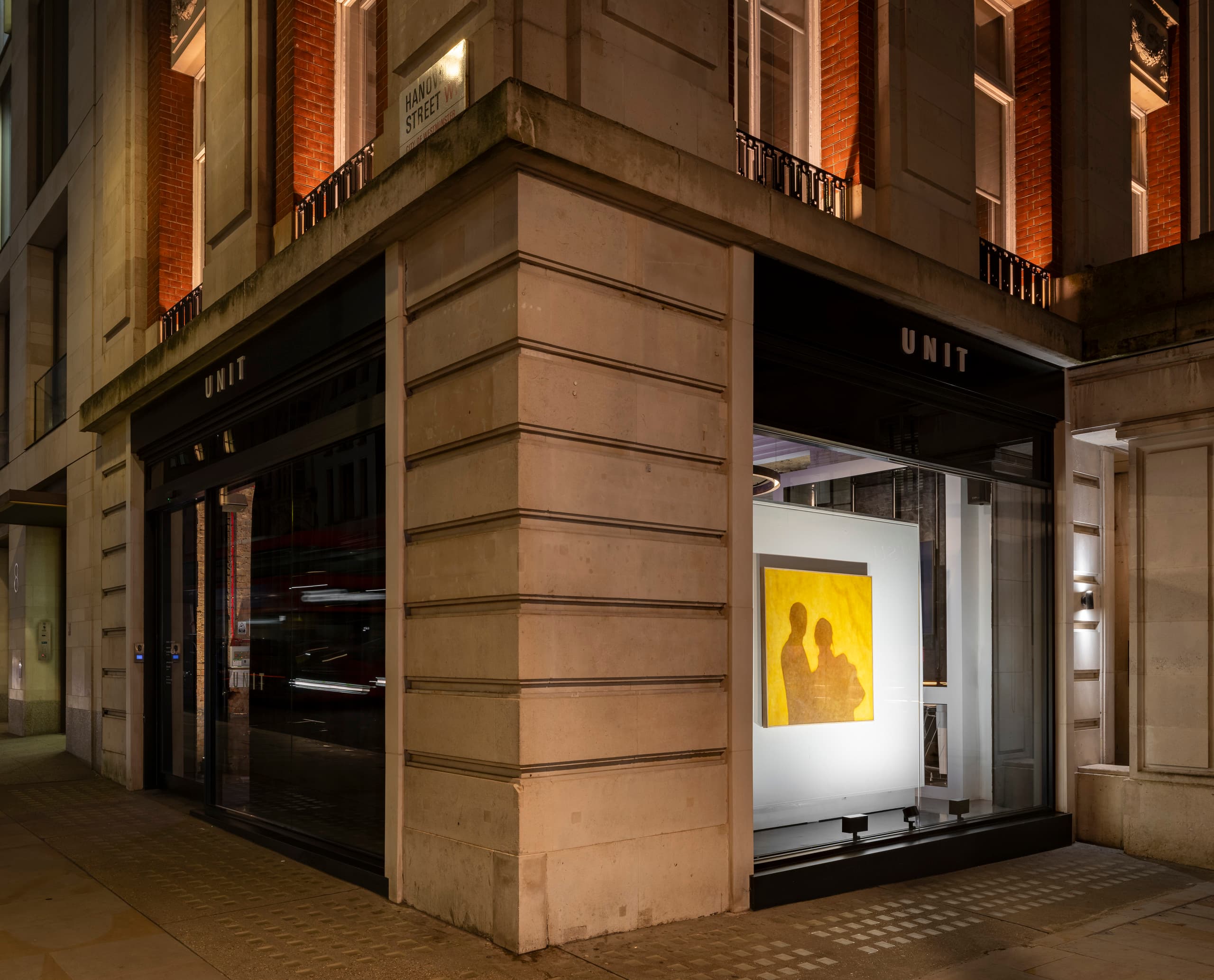 Unit Gallery in London mit ERCO LED-Beleuchtung und Kunstausstellung.