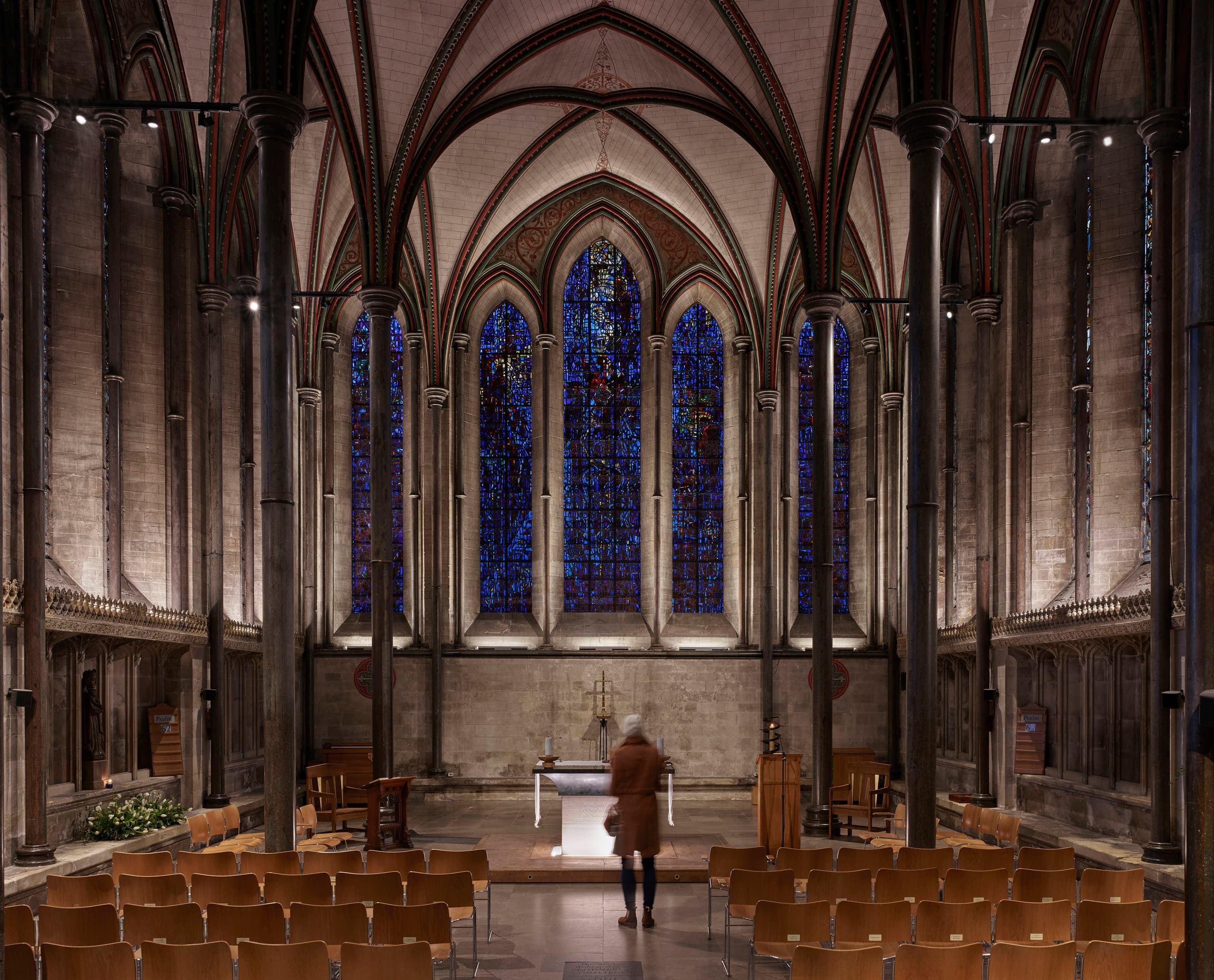 ERCO LED-Beleuchtung in der Salisbury Kathedrale: Nachhaltige Beleuchtungslösung mit 80% Energieeinsparung.